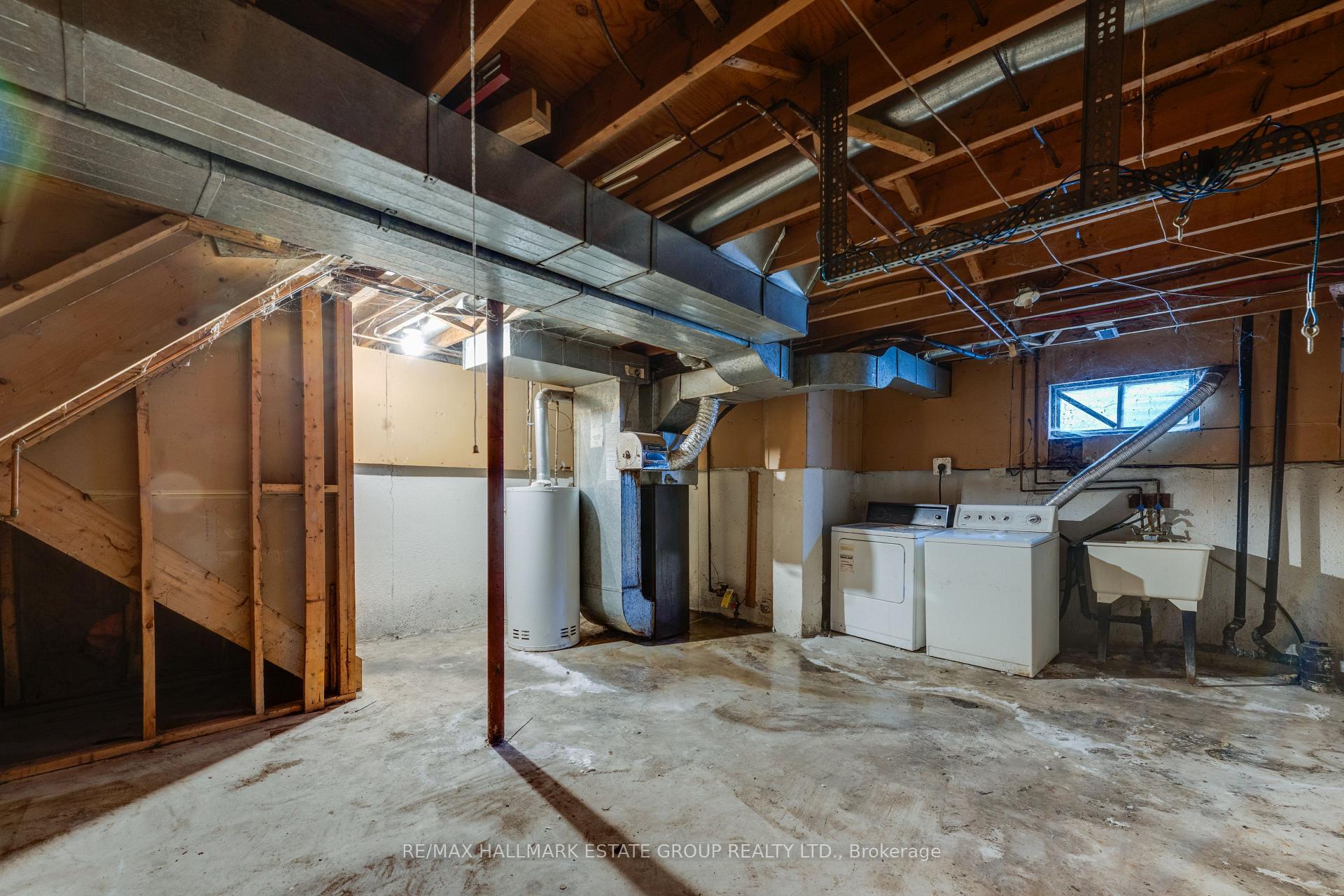 Photo 40 of 11 Pumfrey Crescent, Etobicoke, Mount Olive-Silverstone-Jamestown — HOMEH