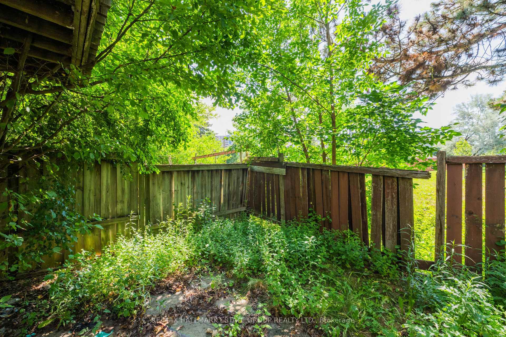 Photo 43 of 11 Pumfrey Crescent, Etobicoke, Mount Olive-Silverstone-Jamestown — HOMEH