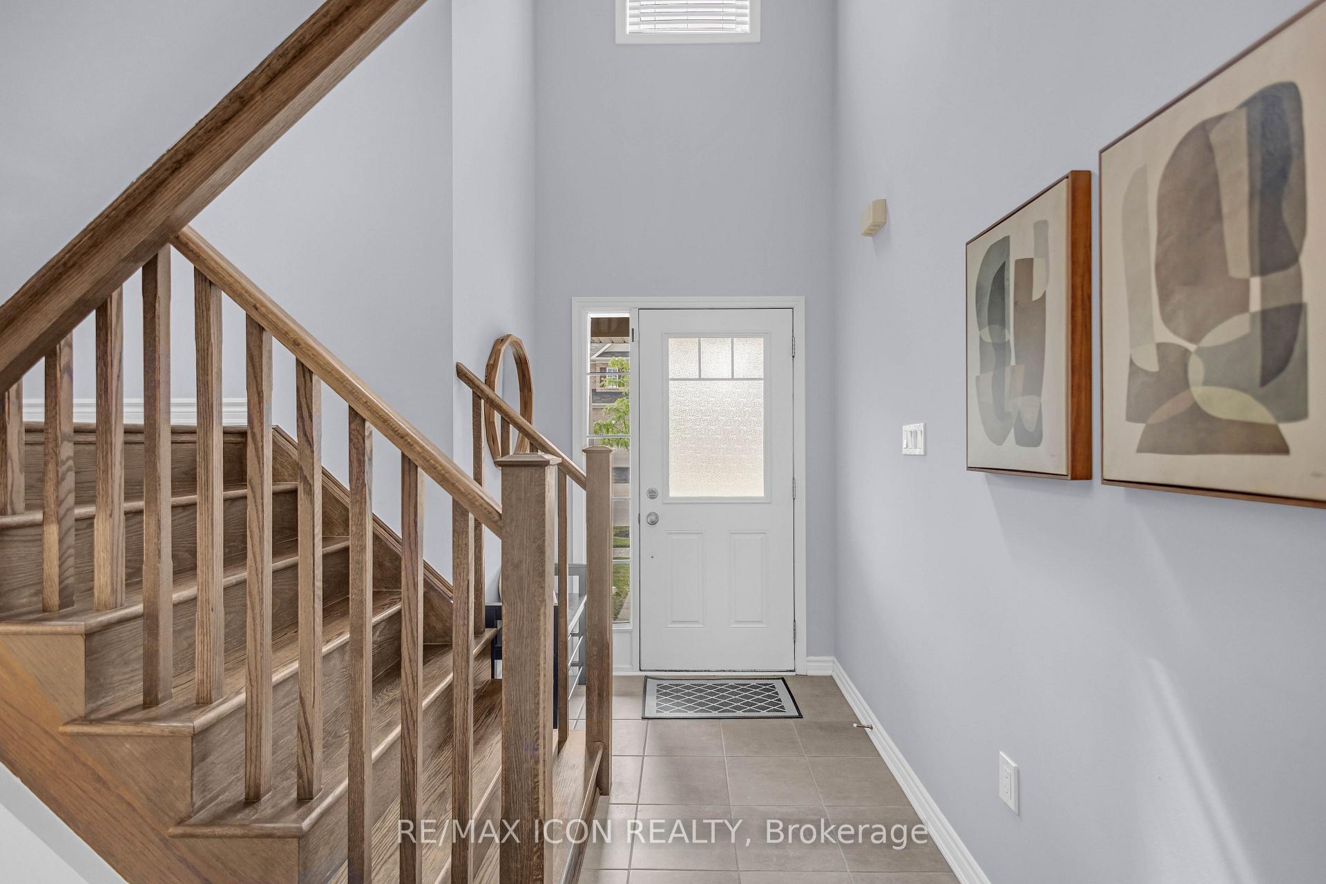 Photo 5 of 515 Equestrian Way, Cambridge, Silver Heights — HOMEH