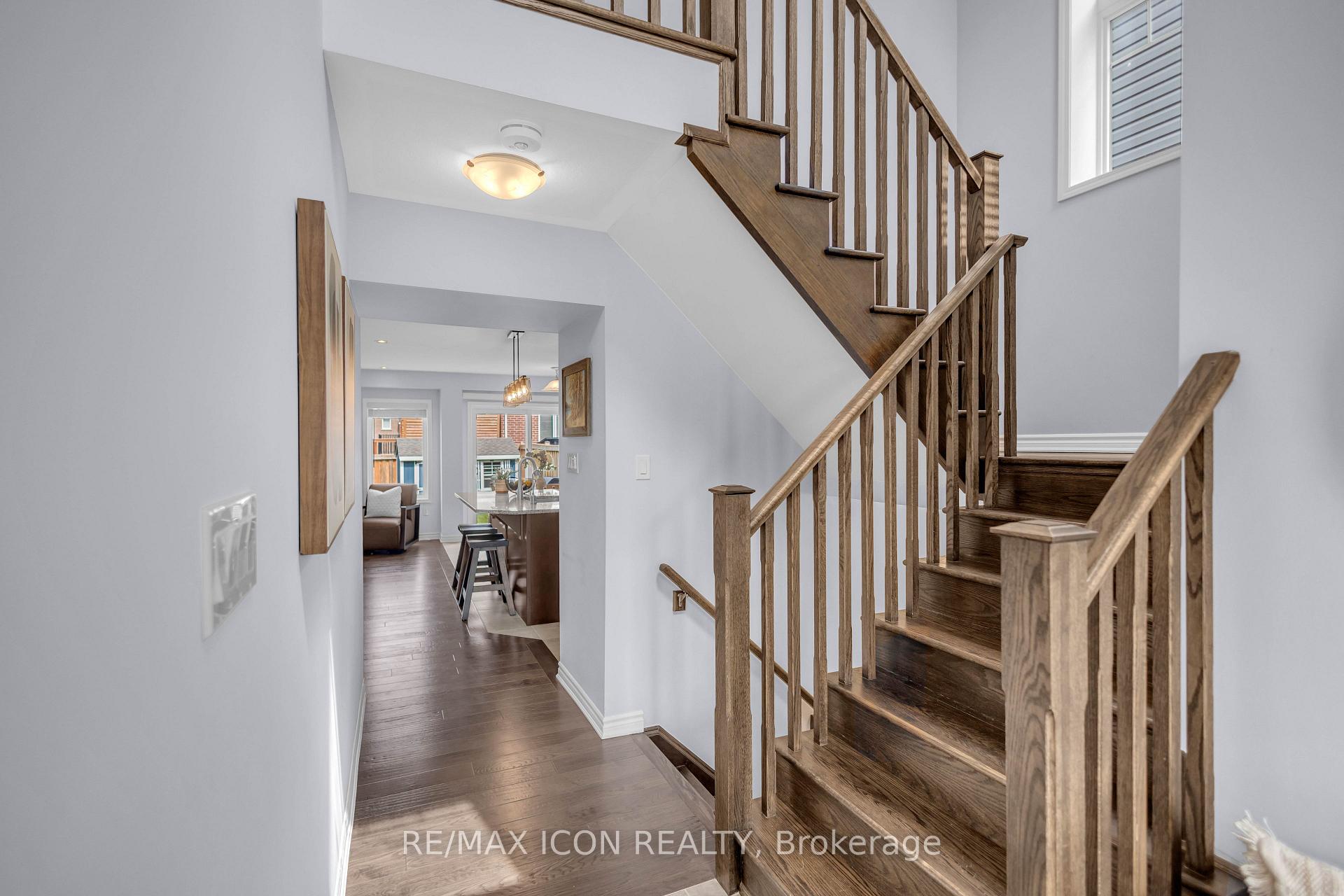 Photo 6 of 515 Equestrian Way, Cambridge, Silver Heights — HOMEH