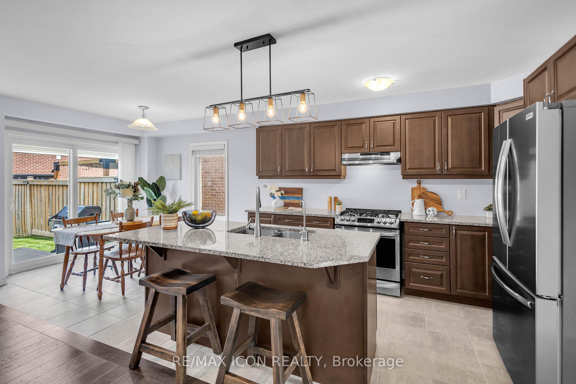 Photo 8 of 515 Equestrian Way, Cambridge, Silver Heights — HOMEH
