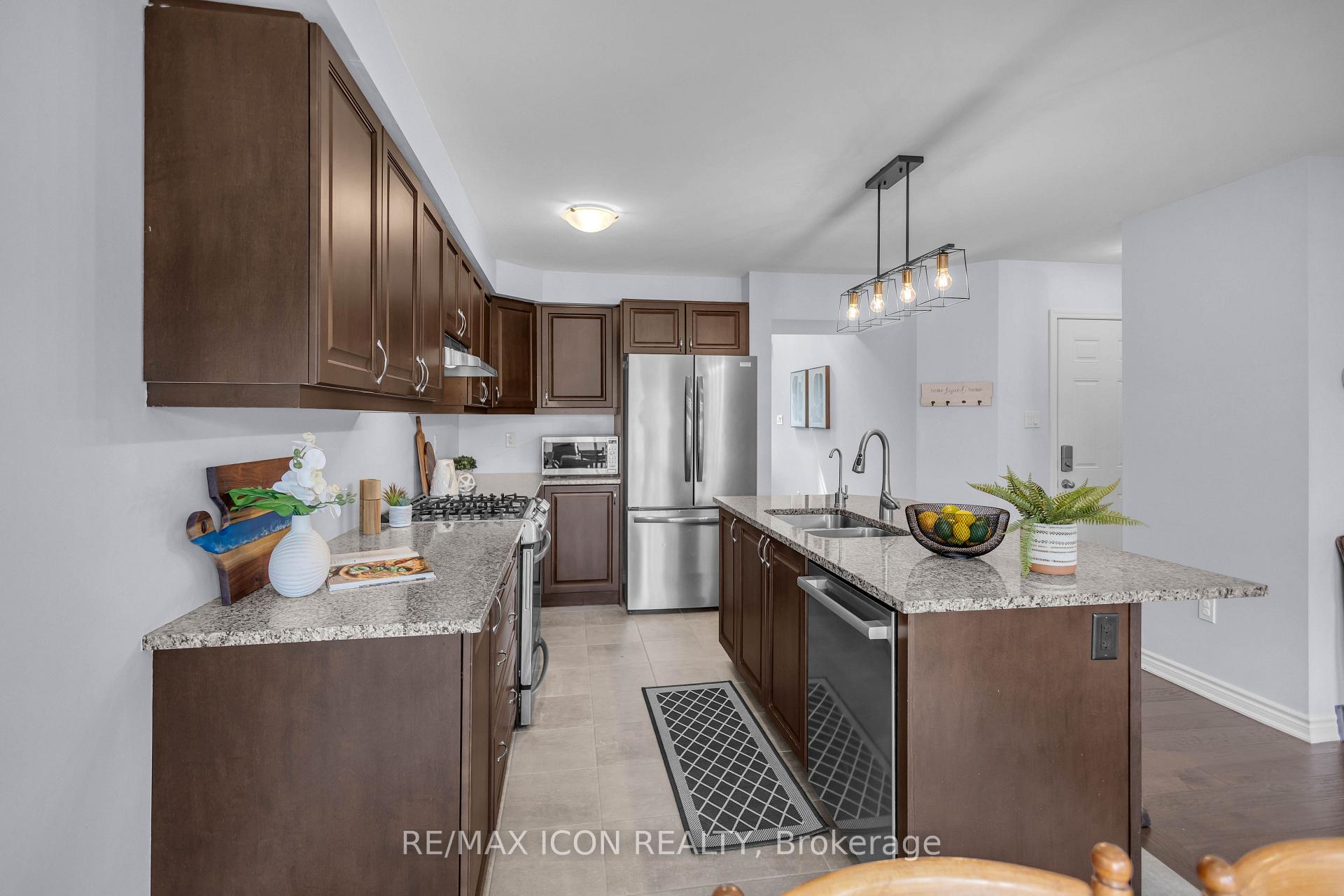 Photo 10 of 515 Equestrian Way, Cambridge, Silver Heights — HOMEH