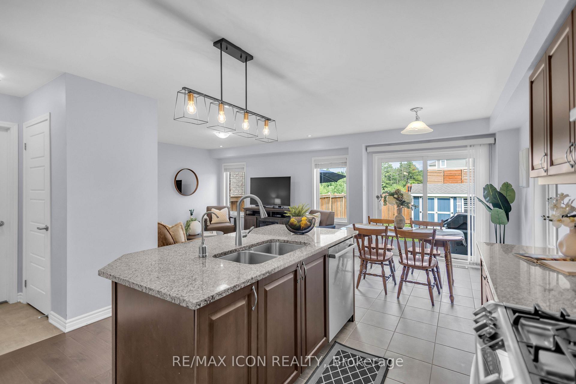 Photo 11 of 515 Equestrian Way, Cambridge, Silver Heights — HOMEH