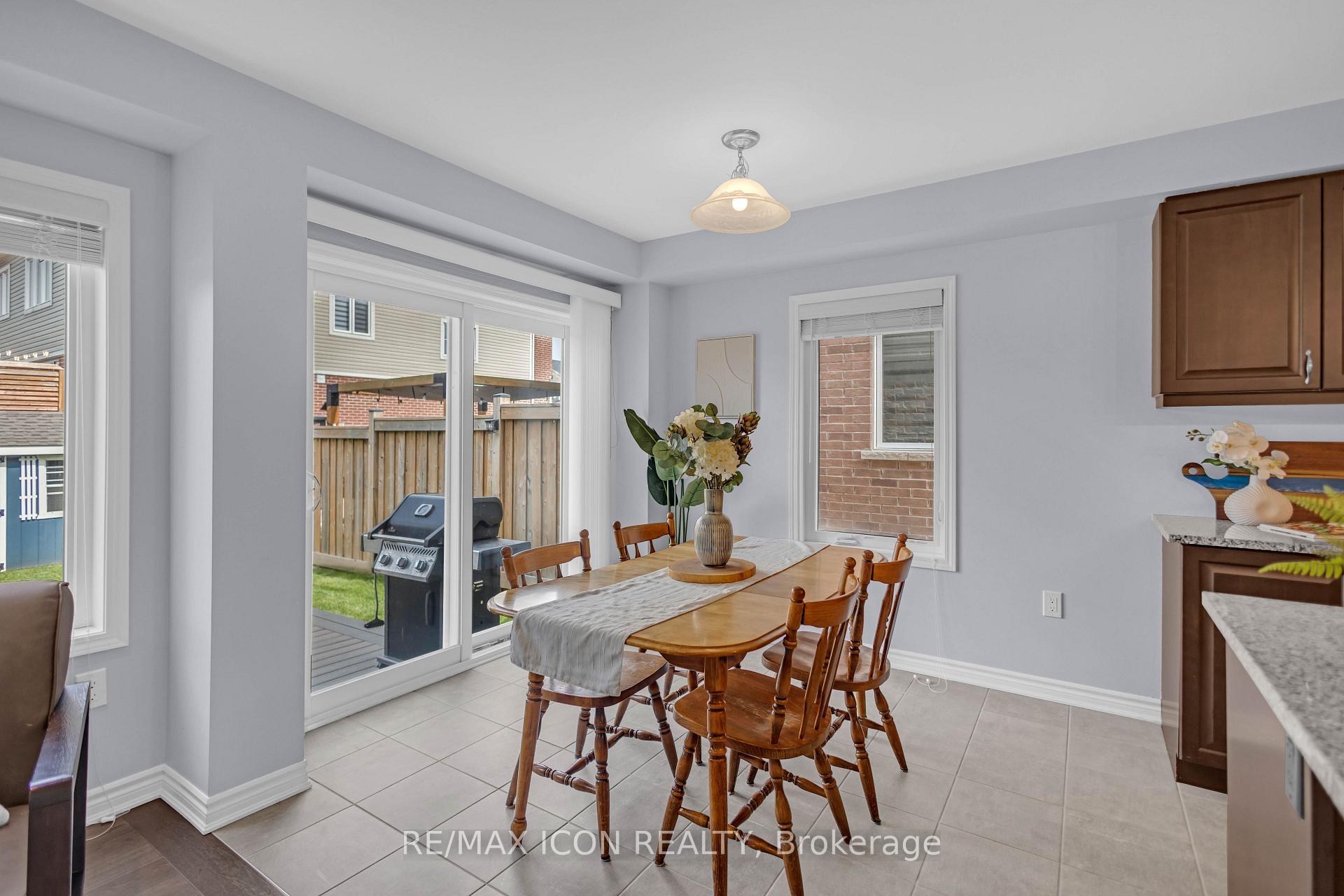 Photo 12 of 515 Equestrian Way, Cambridge, Silver Heights — HOMEH