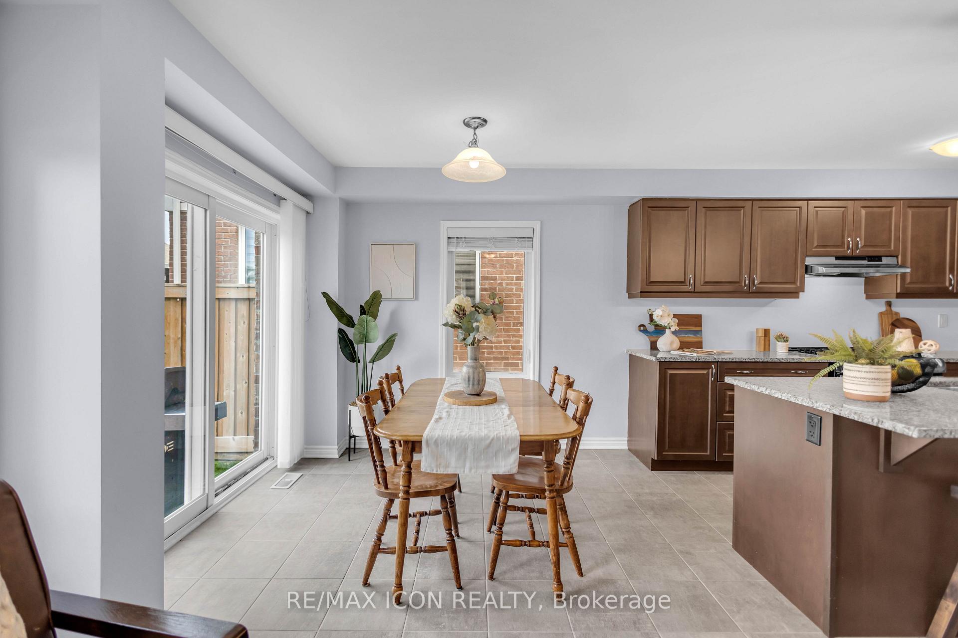 Photo 13 of 515 Equestrian Way, Cambridge, Silver Heights — HOMEH