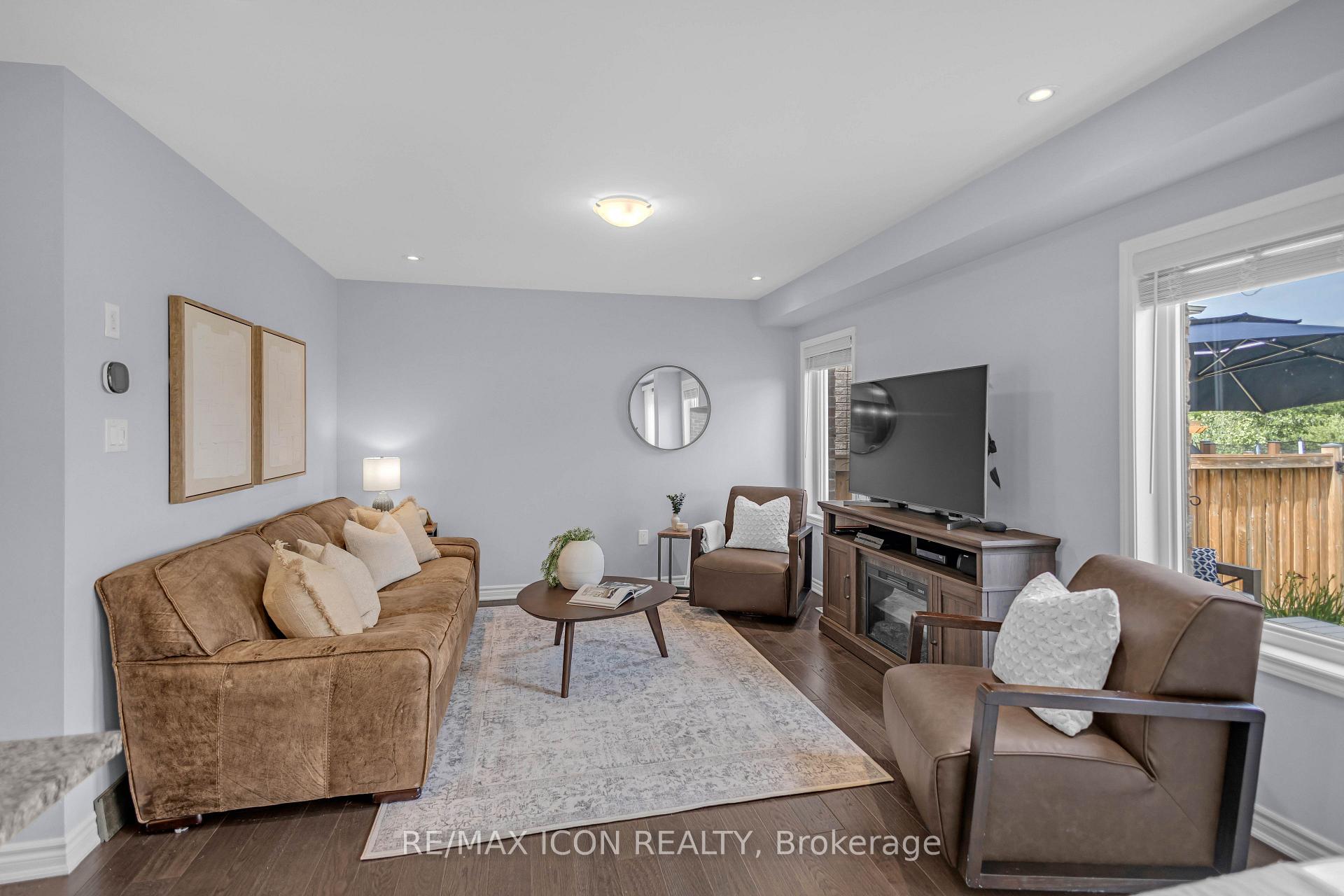 Photo 14 of 515 Equestrian Way, Cambridge, Silver Heights — HOMEH