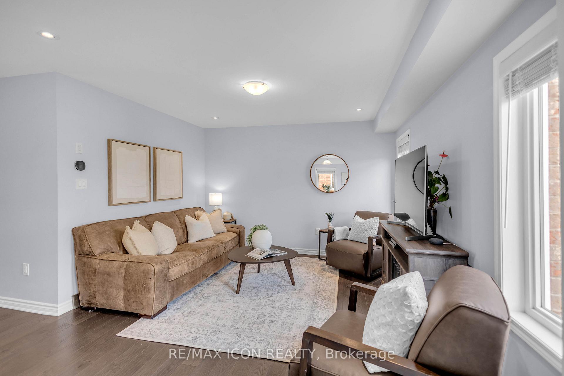 Photo 15 of 515 Equestrian Way, Cambridge, Silver Heights — HOMEH
