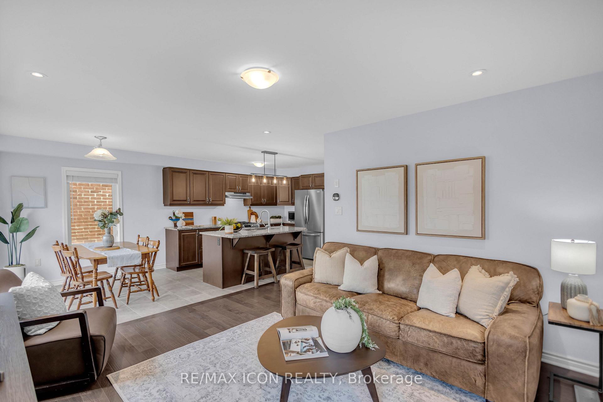 Photo 16 of 515 Equestrian Way, Cambridge, Silver Heights — HOMEH