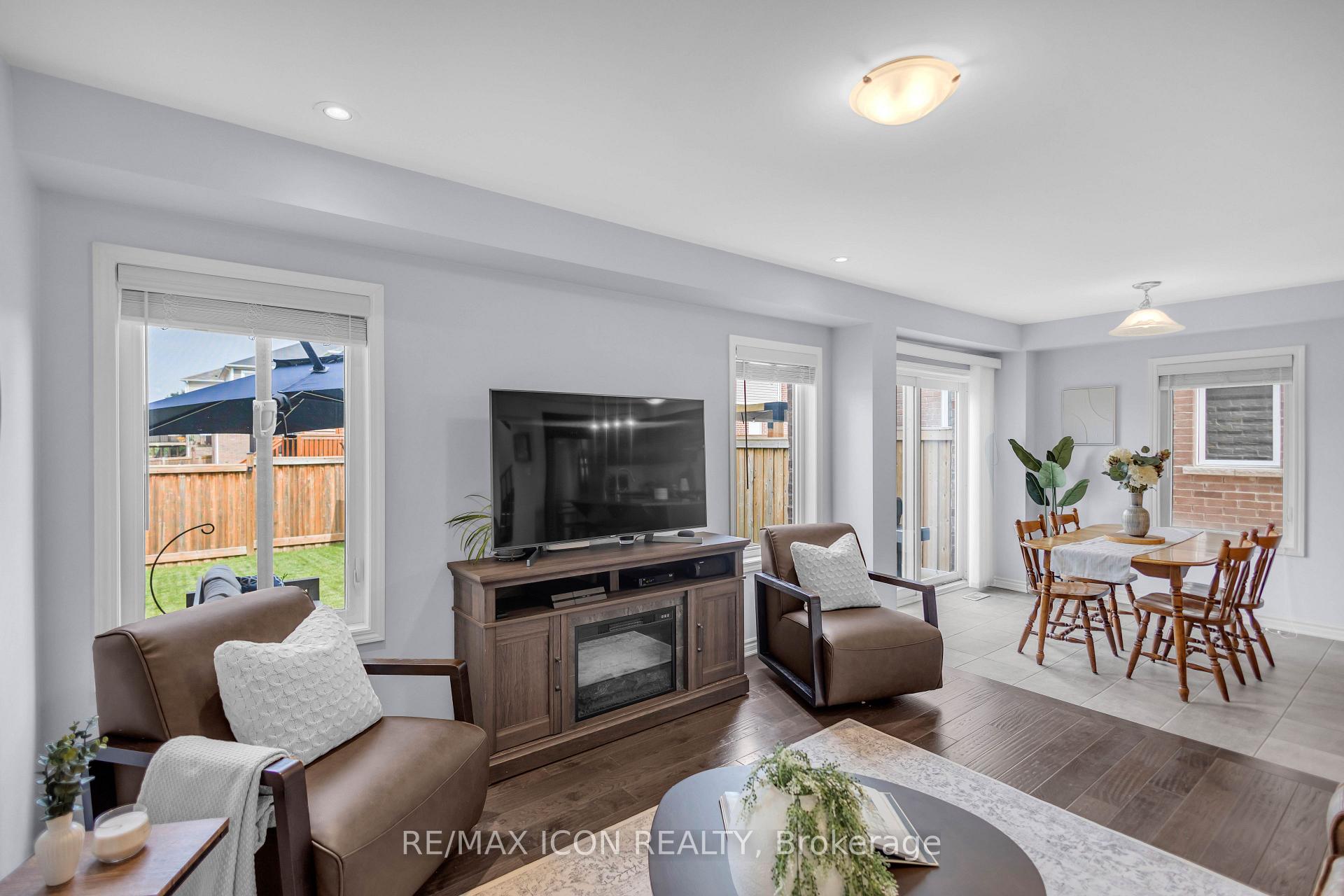 Photo 17 of 515 Equestrian Way, Cambridge, Silver Heights — HOMEH