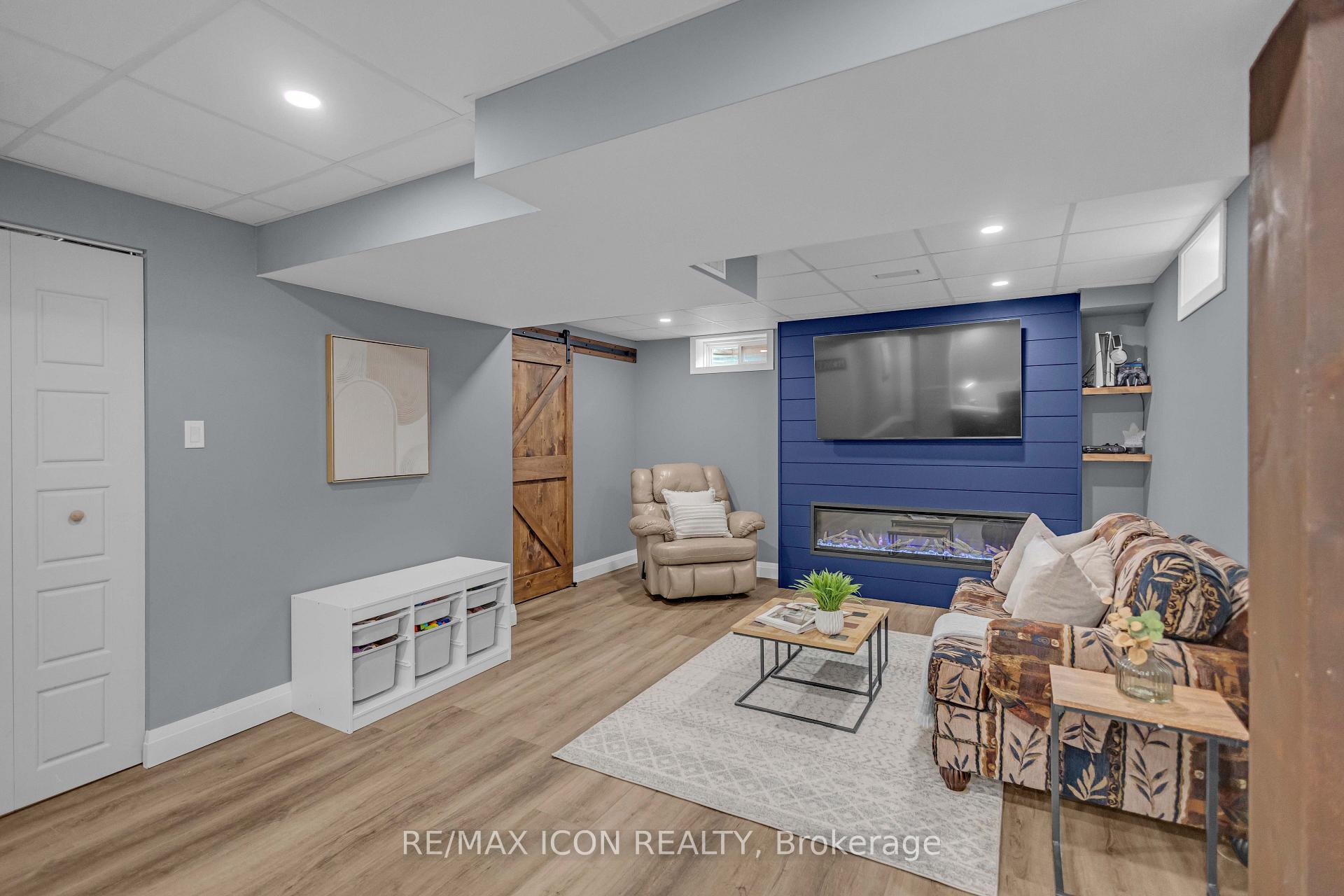 Photo 33 of 515 Equestrian Way, Cambridge, Silver Heights — HOMEH