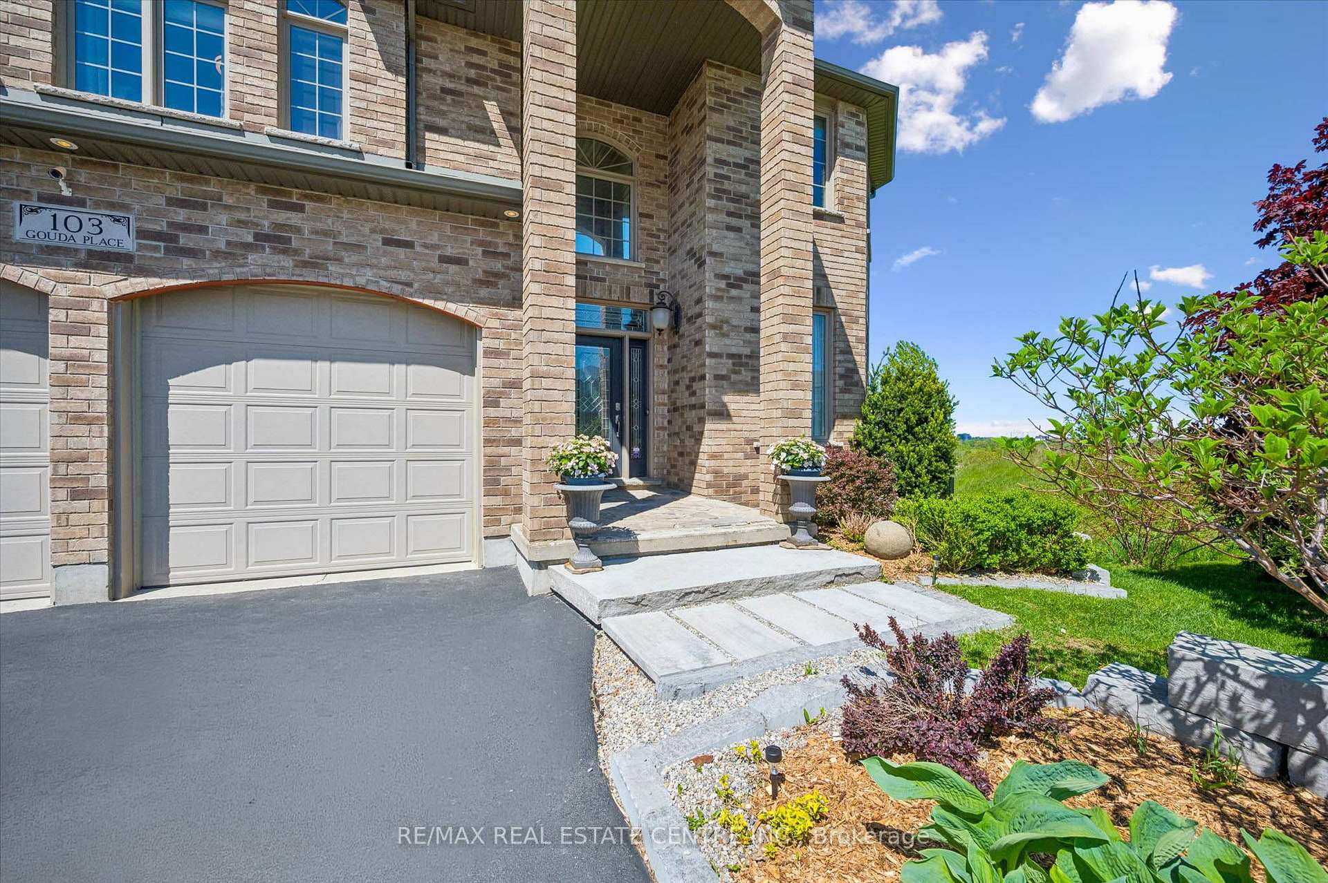 Photo 3 of 103 Gouda Place, Cambridge, Christopher-Champlain — HOMEH