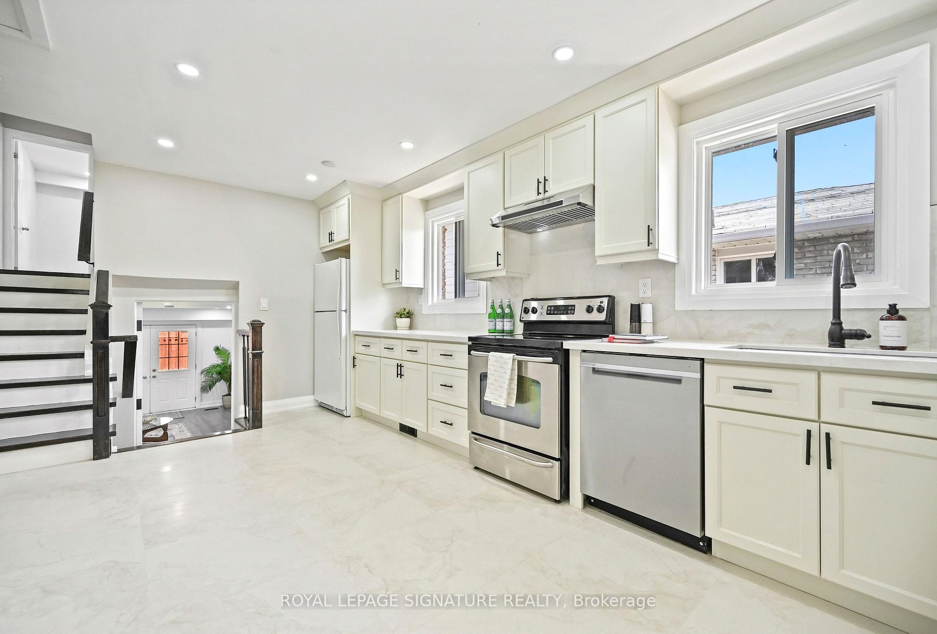 Photo 3 of 23 Abell Drive, Brampton, Madoc — HOMEH
