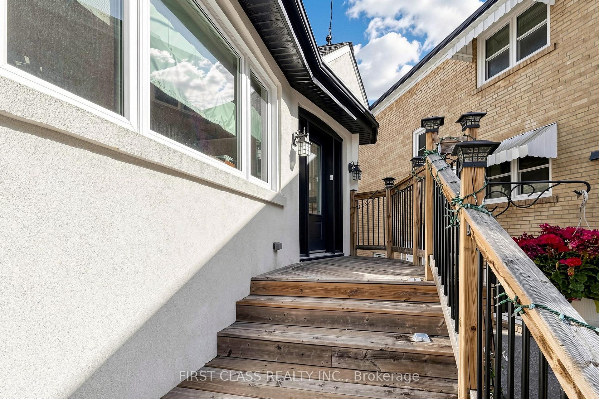Photo 2 of 18 Yonge Boulevard, Toronto, Lawrence Park North — HOMEH