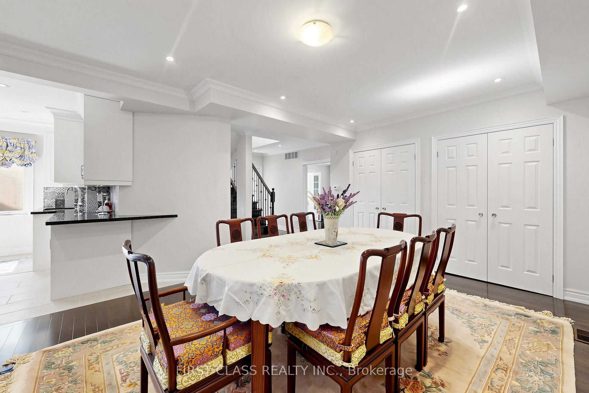Photo 11 of 18 Yonge Boulevard, Toronto, Lawrence Park North — HOMEH
