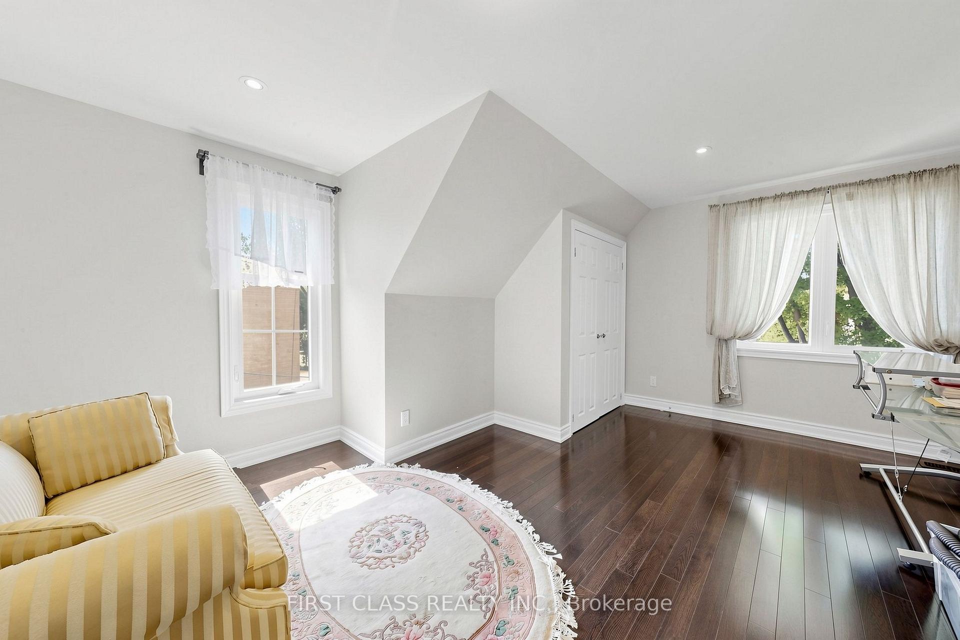 Photo 26 of 18 Yonge Boulevard, Toronto, Lawrence Park North — HOMEH