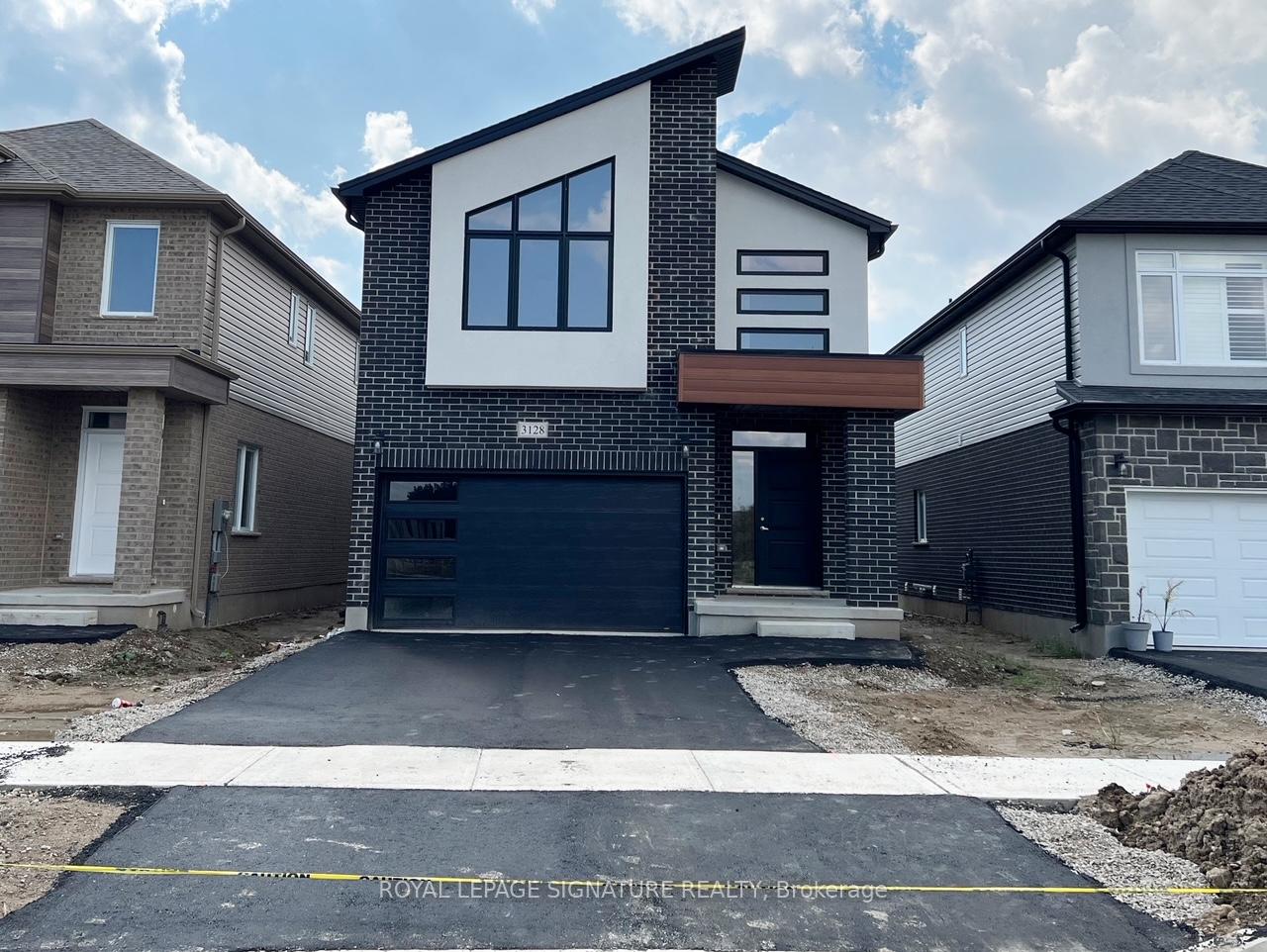 Photo 2 of 3128 Turner Crescent, London, South U — HOMEH