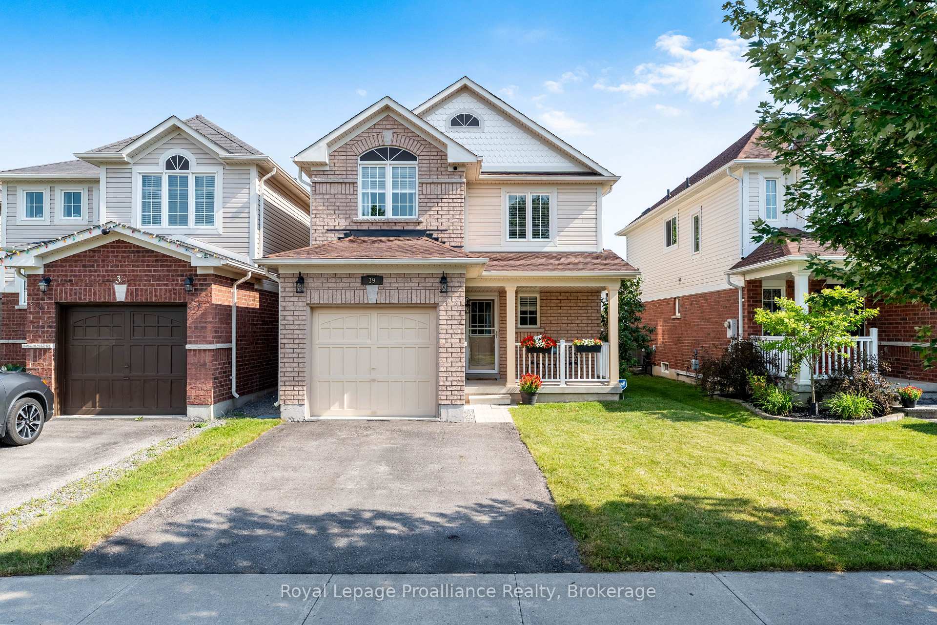 Photo 1 of 39 Courvier Crescent, Clarington, Bowmanville — HOMEH