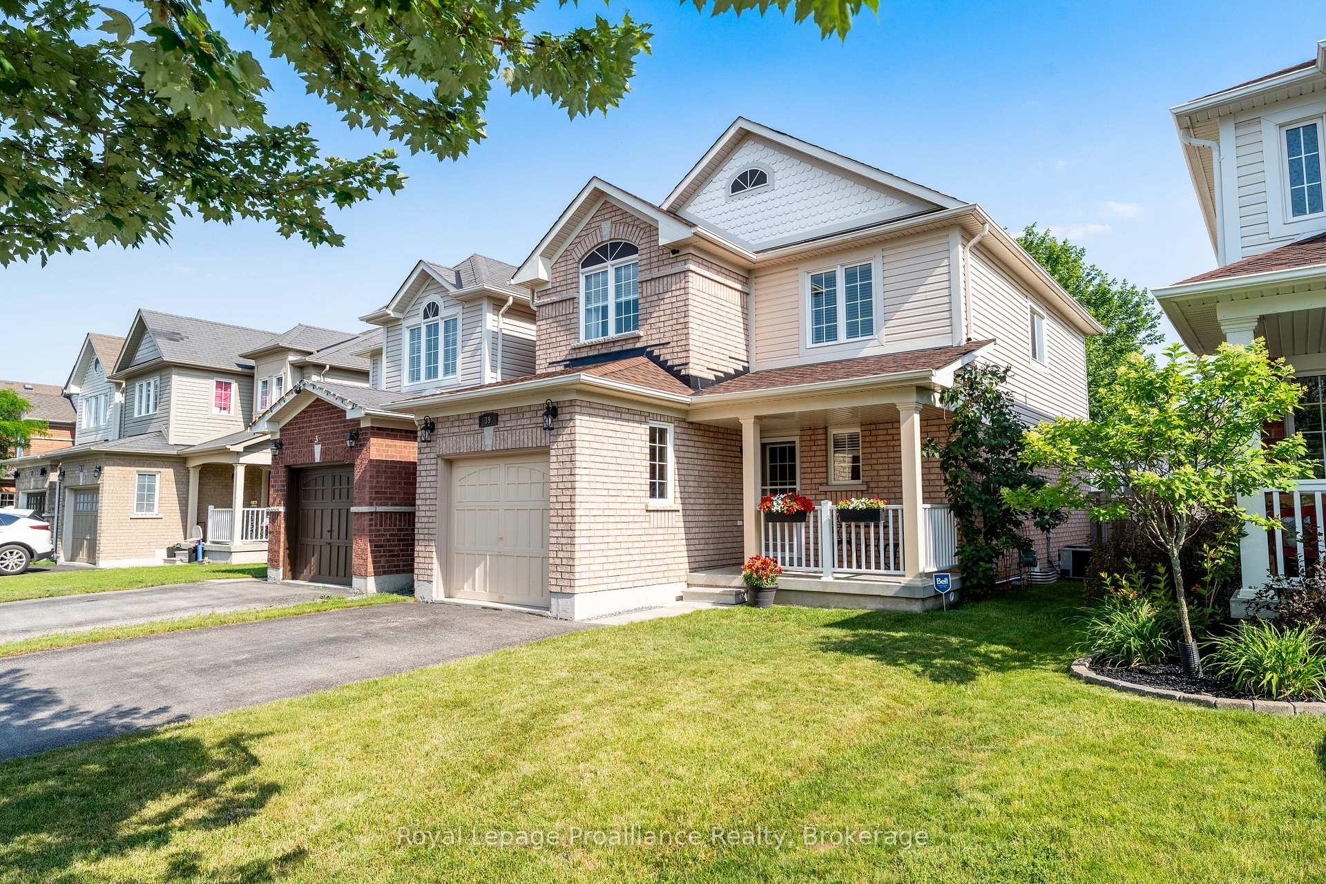 Photo 3 of 39 Courvier Crescent, Clarington, Bowmanville — HOMEH