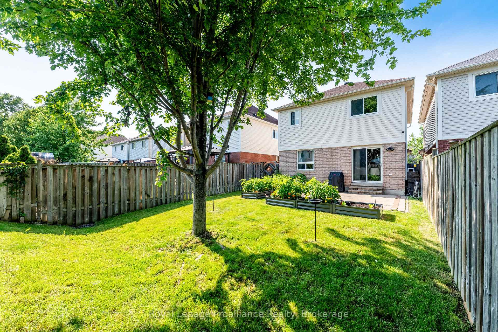 Photo 9 of 39 Courvier Crescent, Clarington, Bowmanville — HOMEH