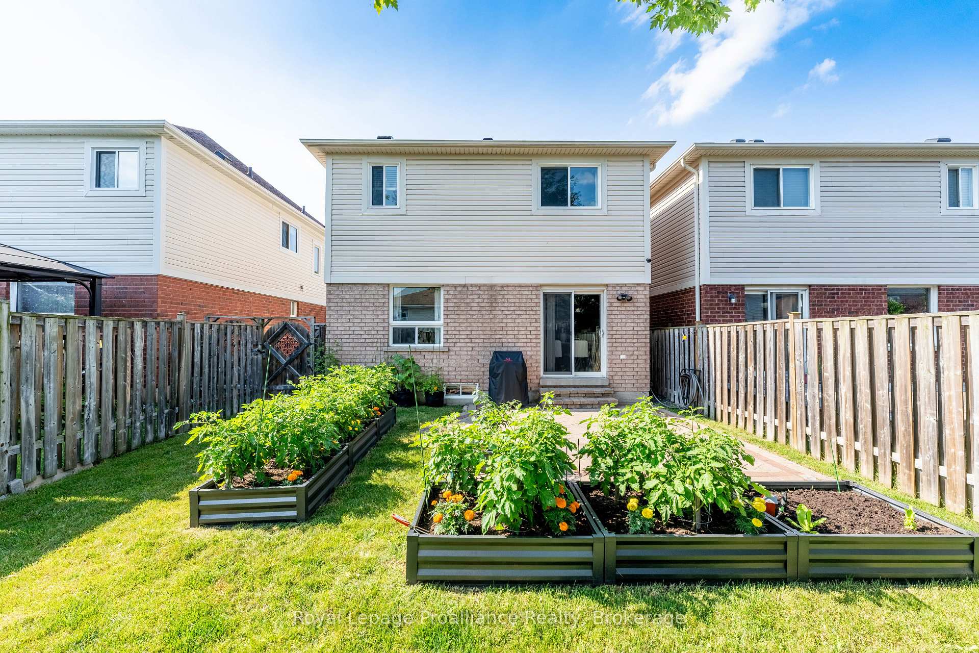 Photo 10 of 39 Courvier Crescent, Clarington, Bowmanville — HOMEH