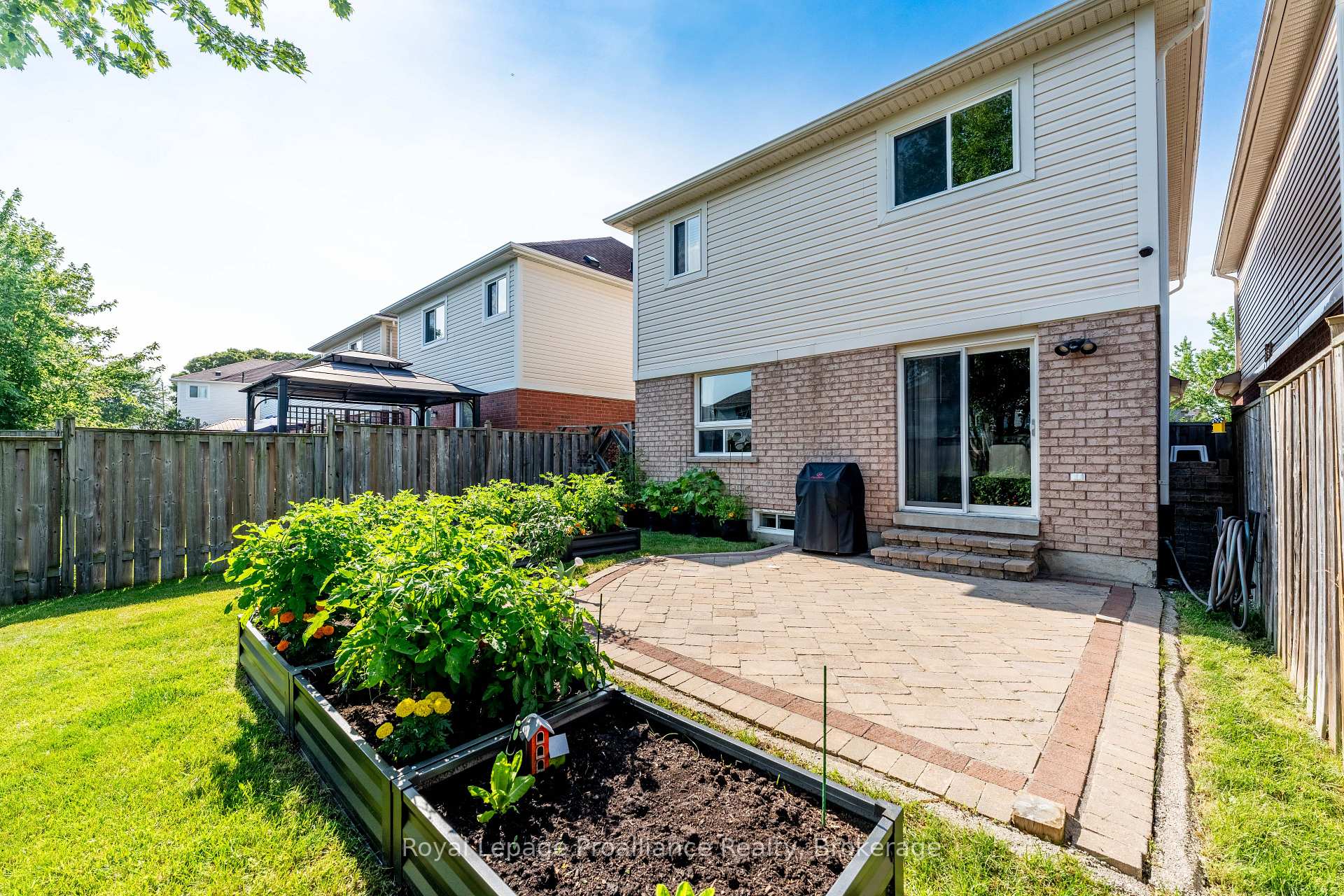 Photo 11 of 39 Courvier Crescent, Clarington, Bowmanville — HOMEH