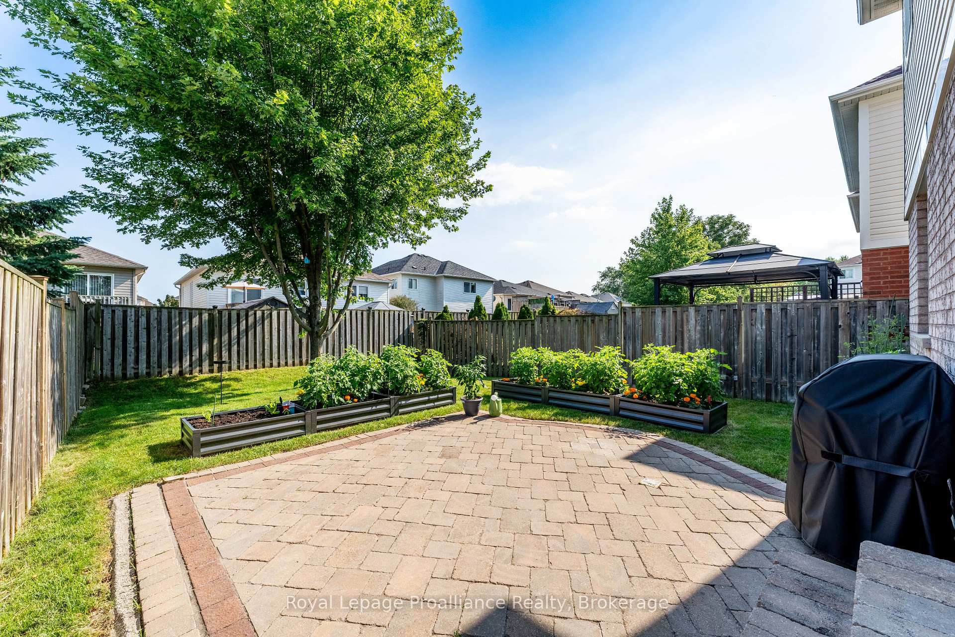 Photo 12 of 39 Courvier Crescent, Clarington, Bowmanville — HOMEH
