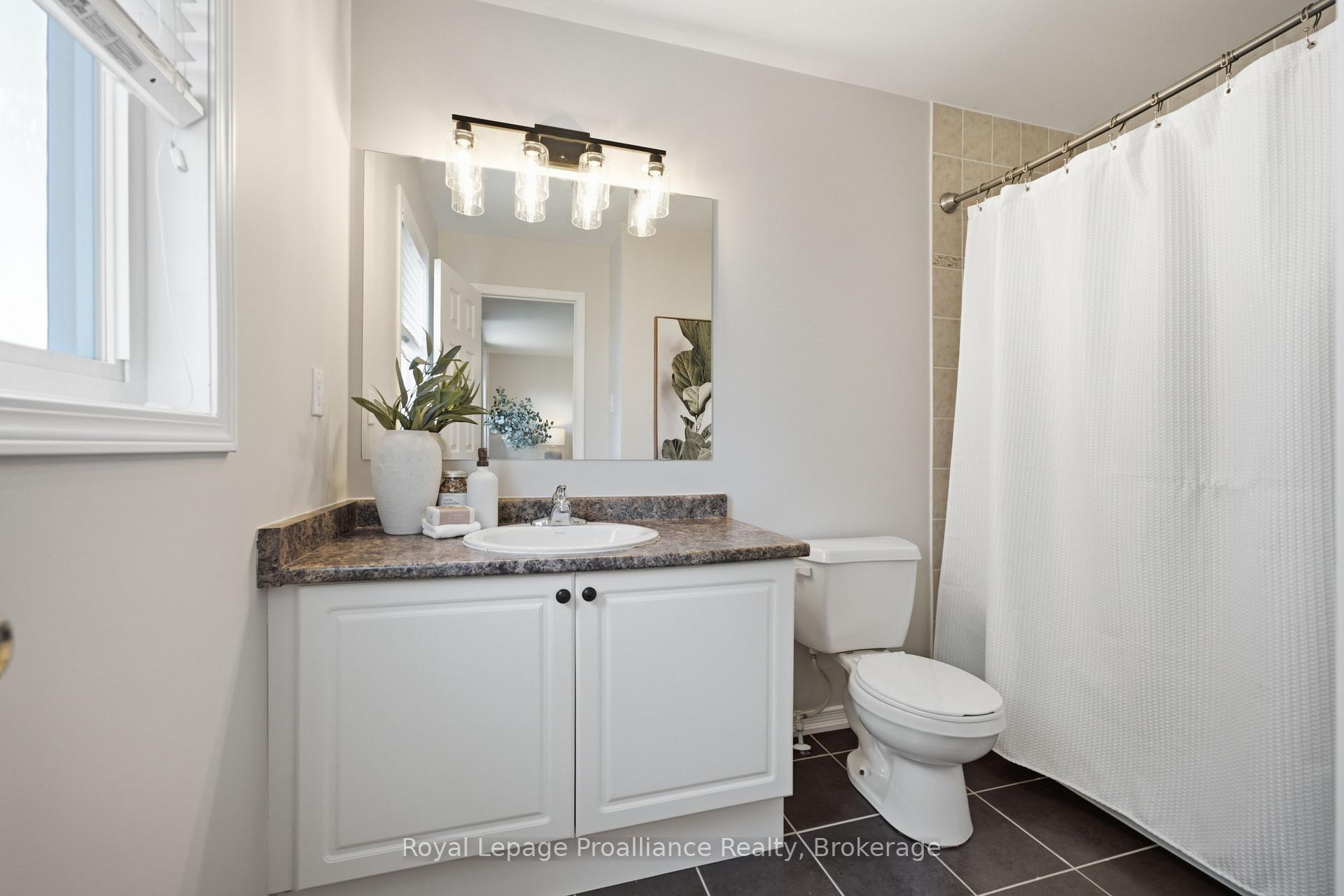 Photo 32 of 39 Courvier Crescent, Clarington, Bowmanville — HOMEH