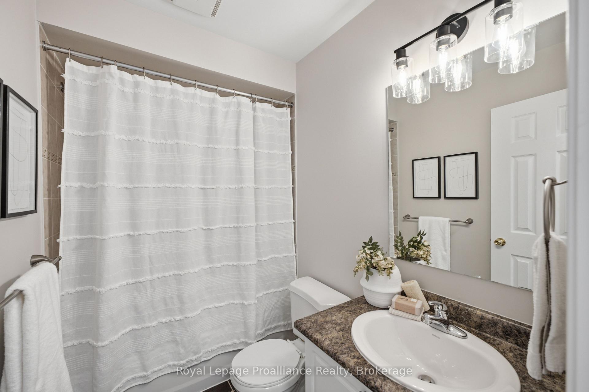 Photo 37 of 39 Courvier Crescent, Clarington, Bowmanville — HOMEH