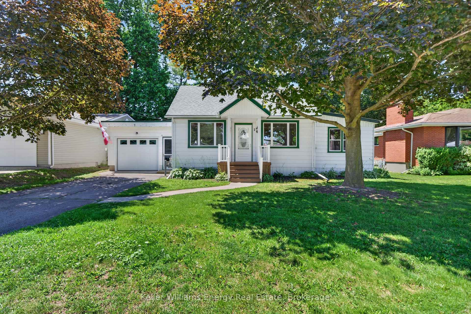 Photo 1 of 7 Maple Avenue, Prince Edward County, Picton Ward — HOMEH