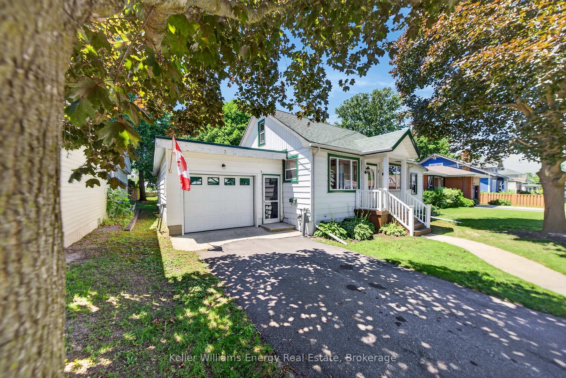 Photo 3 of 7 Maple Avenue, Prince Edward County, Picton Ward — HOMEH