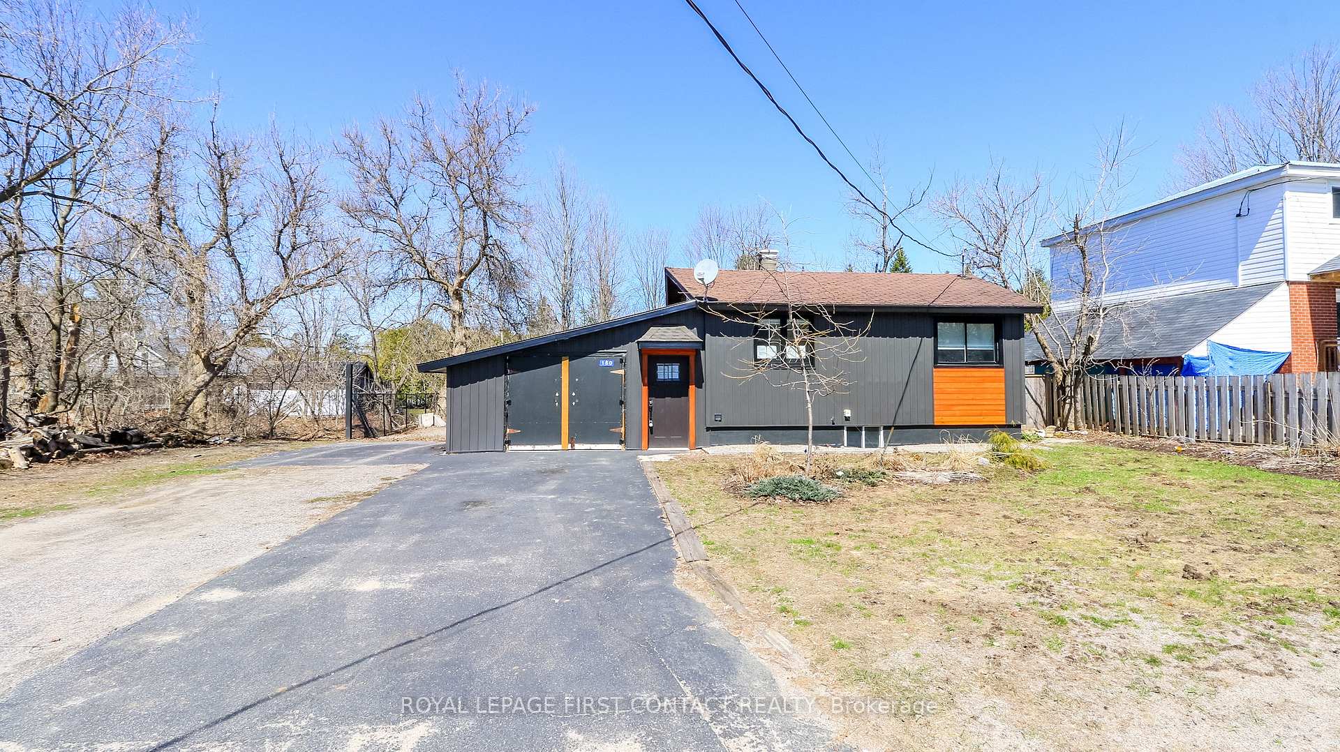 Photo 2 of 150 Farquhar Street, Gravenhurst, Muskoka (S) — HOMEH