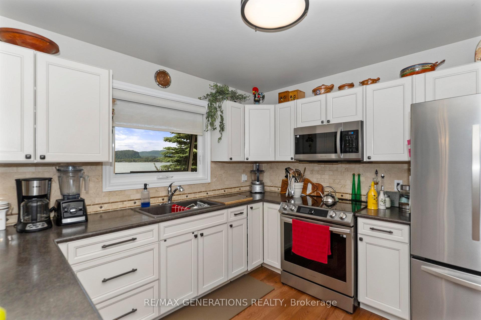 Photo 11 of 664 Memory Road, Neebing, Crooks — HOMEH
