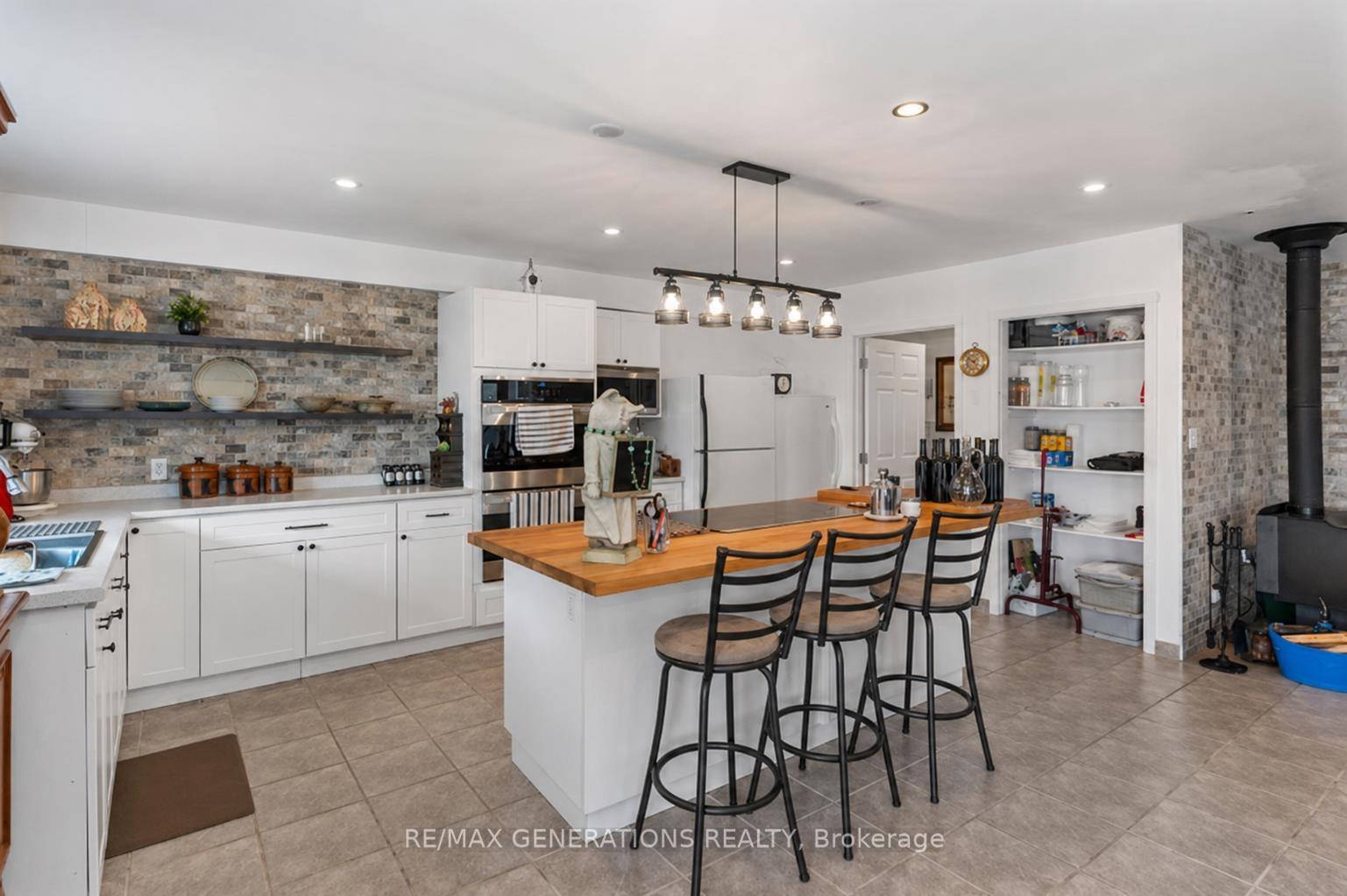 Photo 26 of 664 Memory Road, Neebing, Crooks — HOMEH