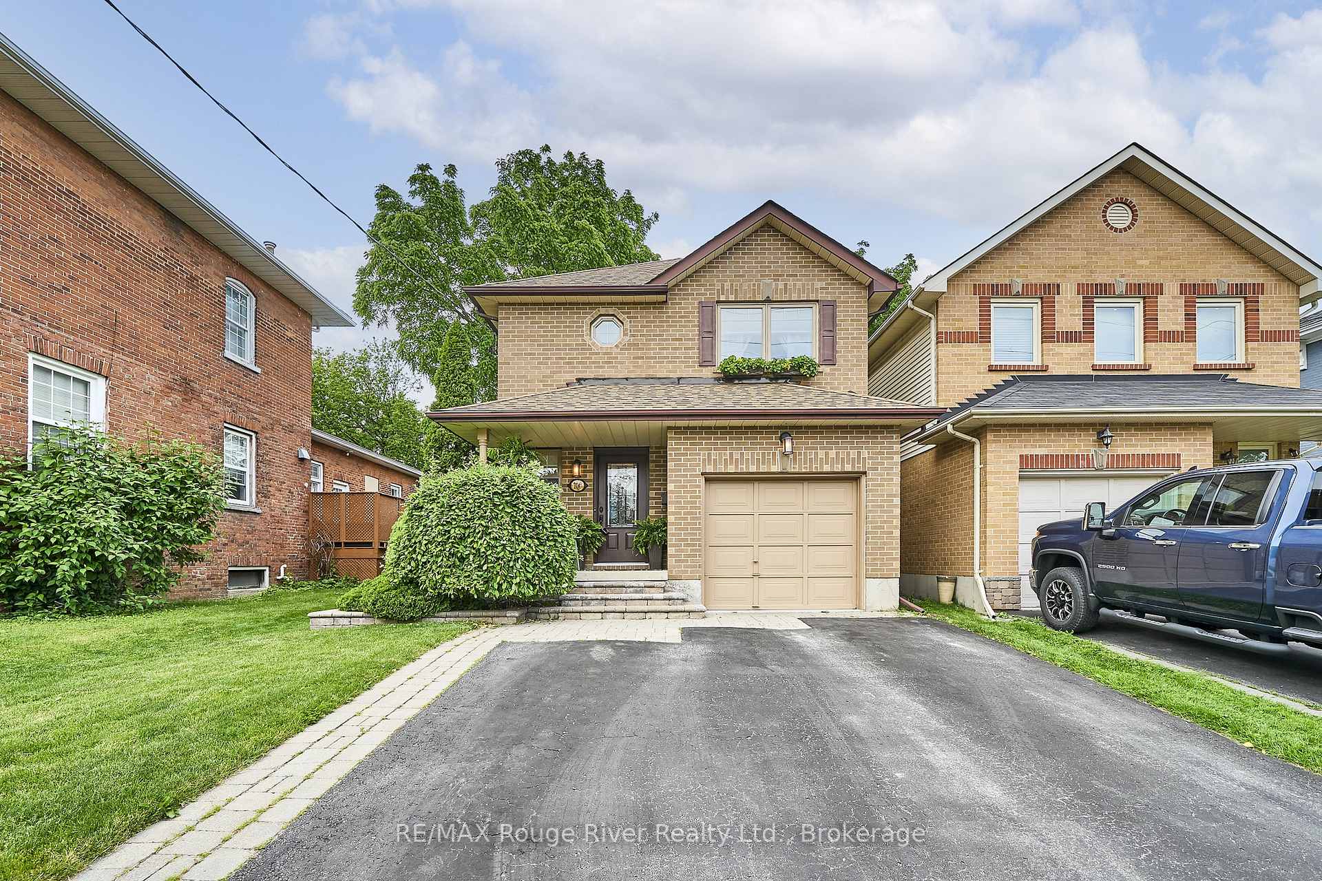 Photo 4 of 100 Queen Street, Clarington, Bowmanville — HOMEH