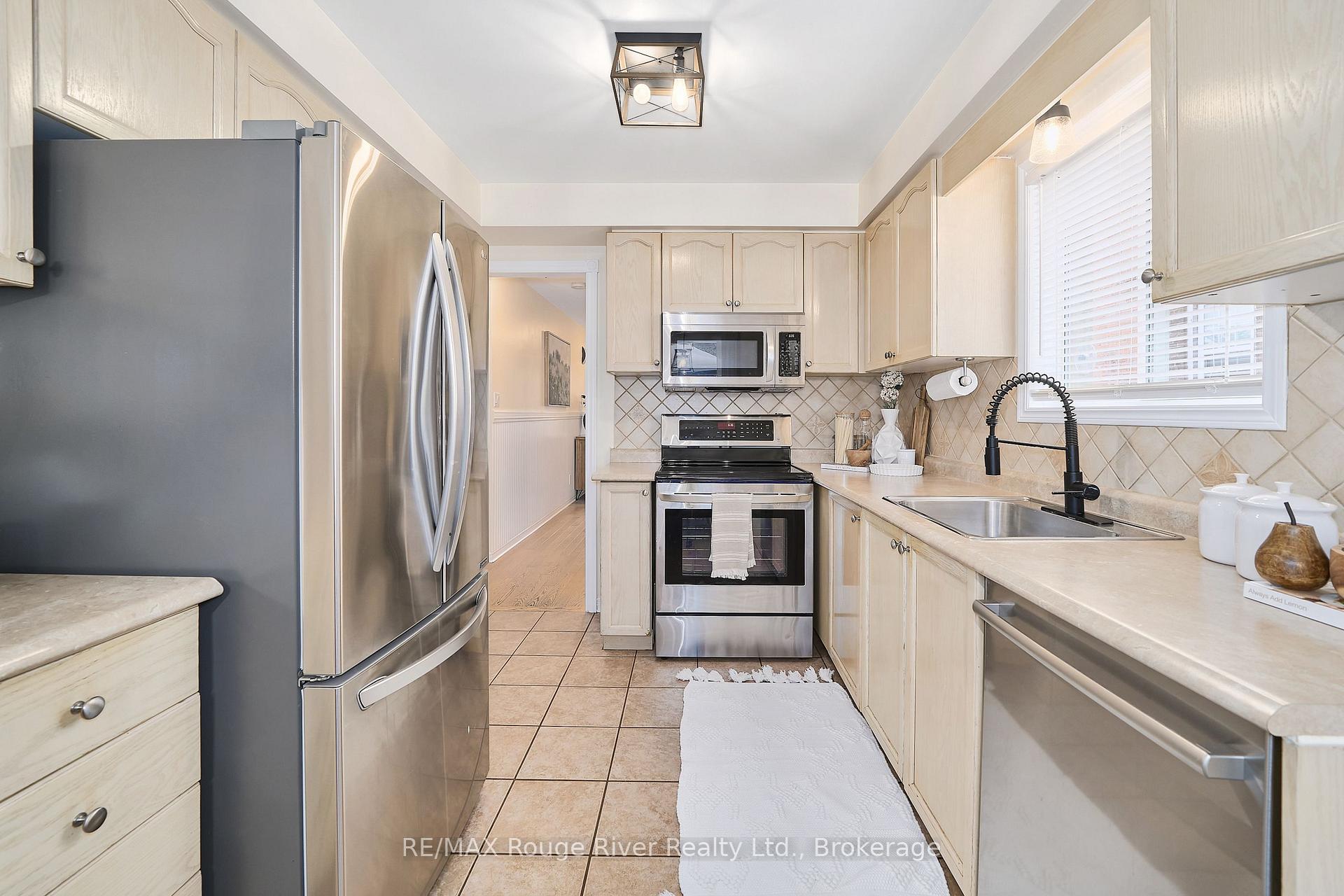 Photo 19 of 100 Queen Street, Clarington, Bowmanville — HOMEH