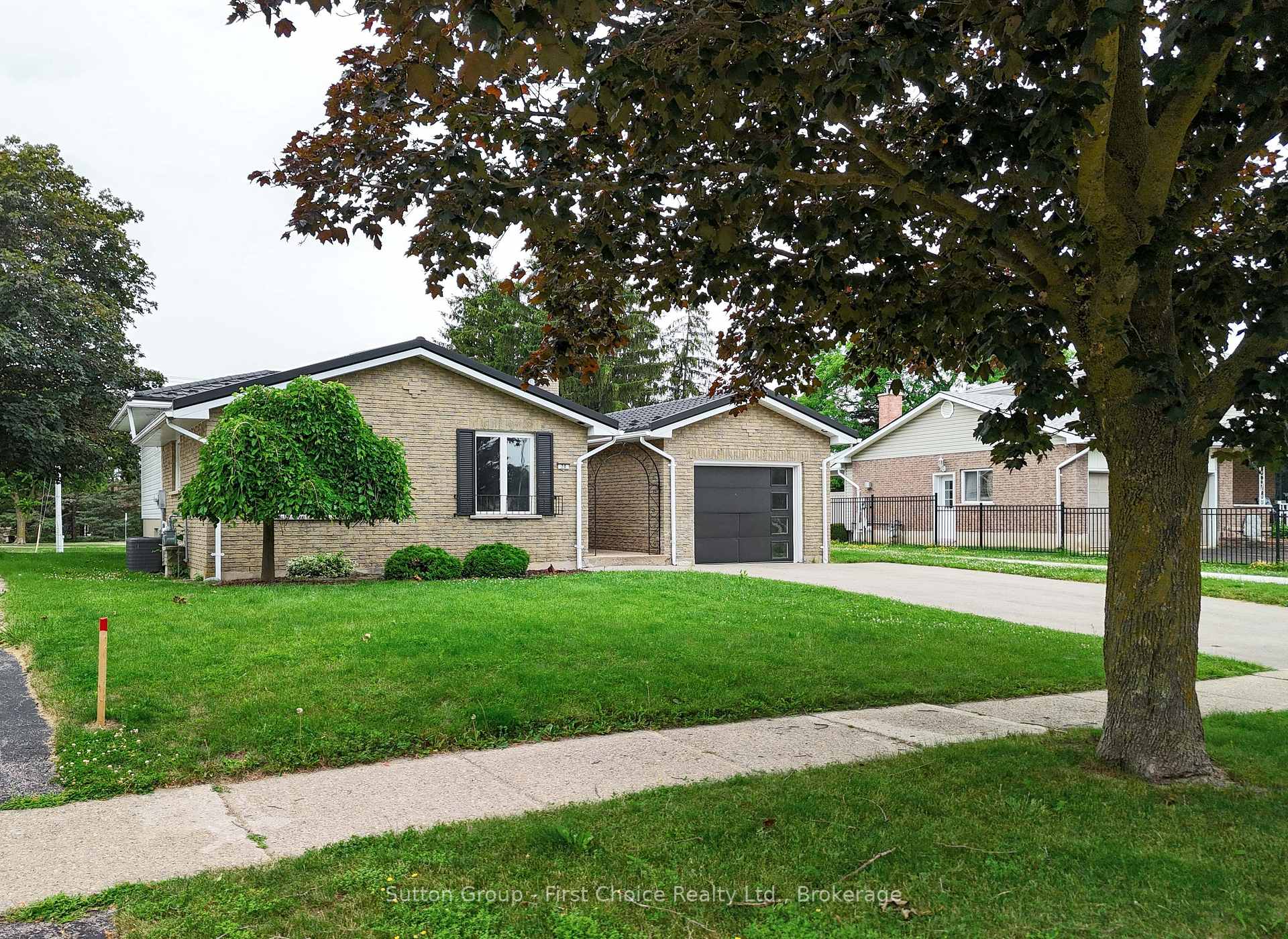 Photo 4 of 70 Bedford Drive, Stratford — HOMEH