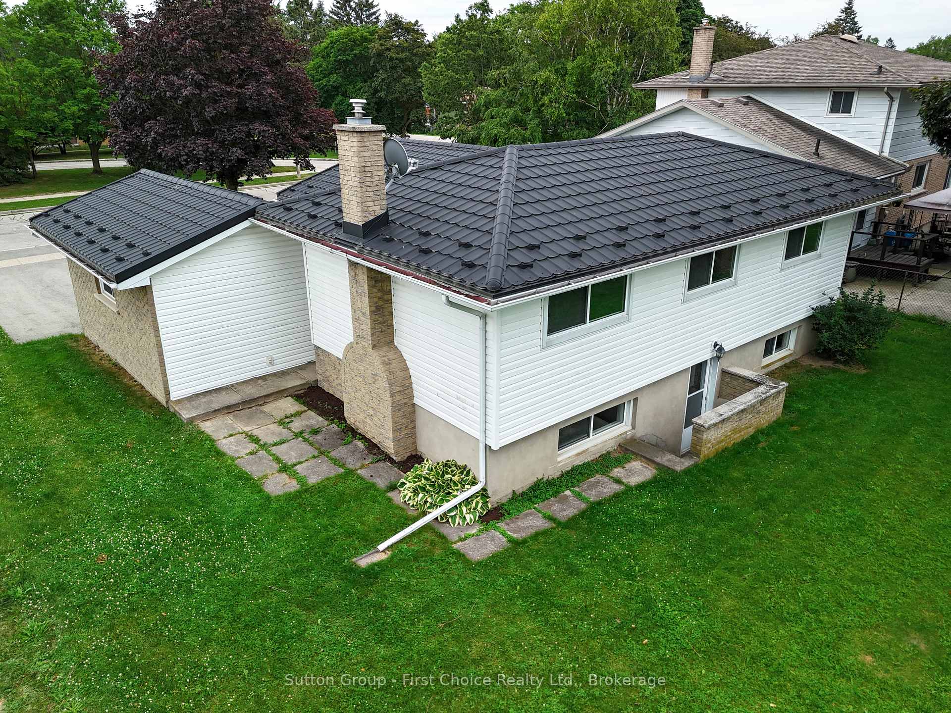 Photo 23 of 70 Bedford Drive, Stratford — HOMEH