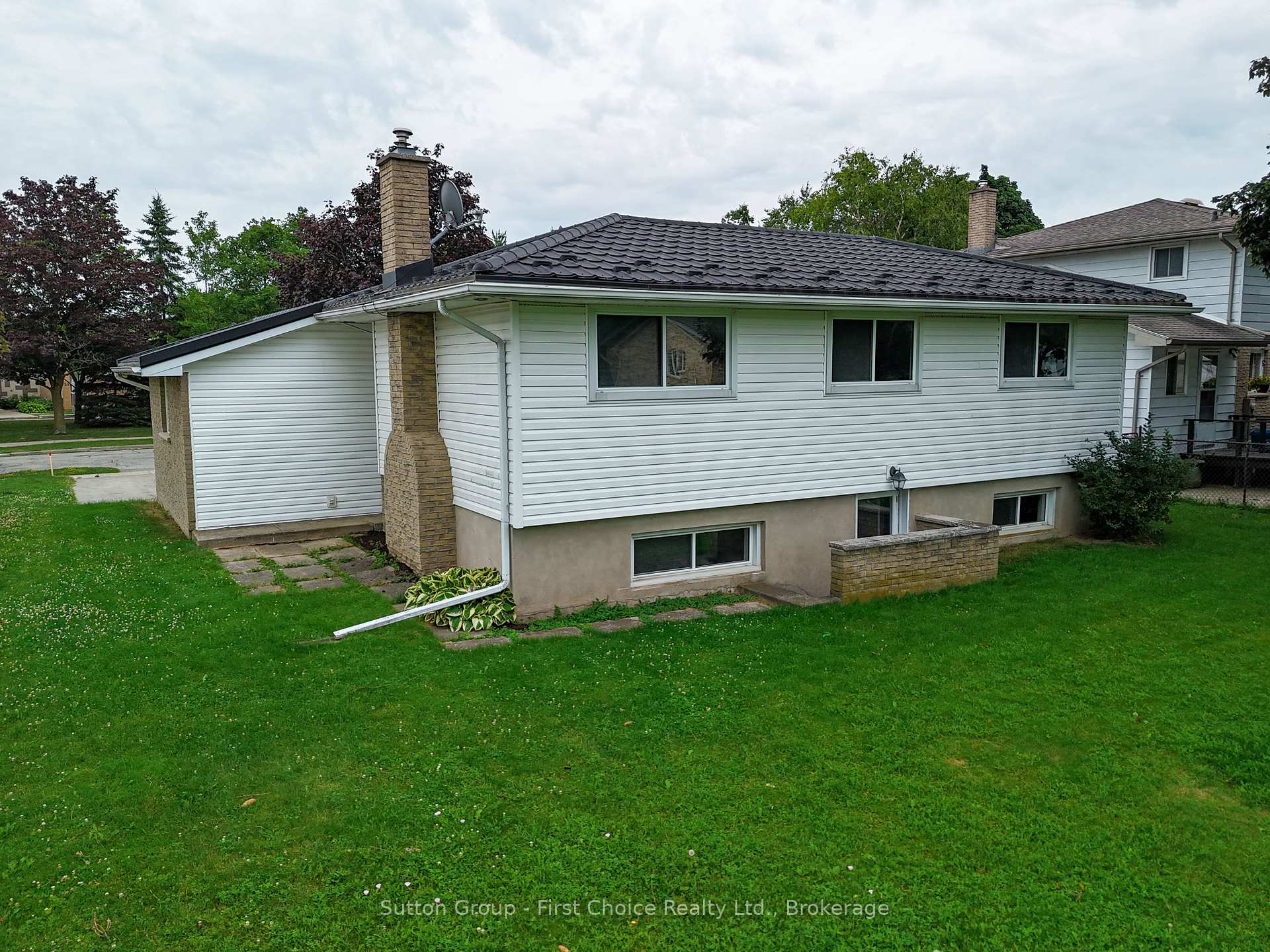 Photo 24 of 70 Bedford Drive, Stratford — HOMEH