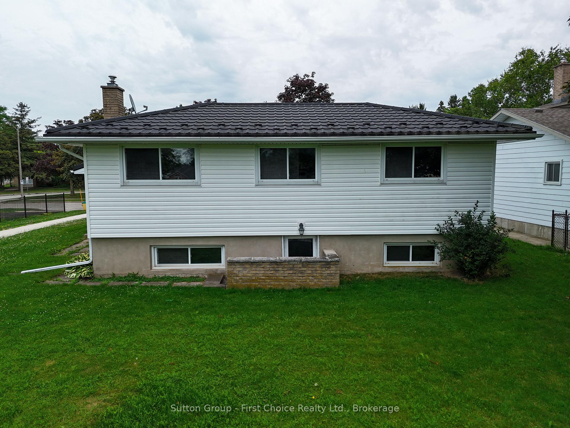 Photo 25 of 70 Bedford Drive, Stratford — HOMEH
