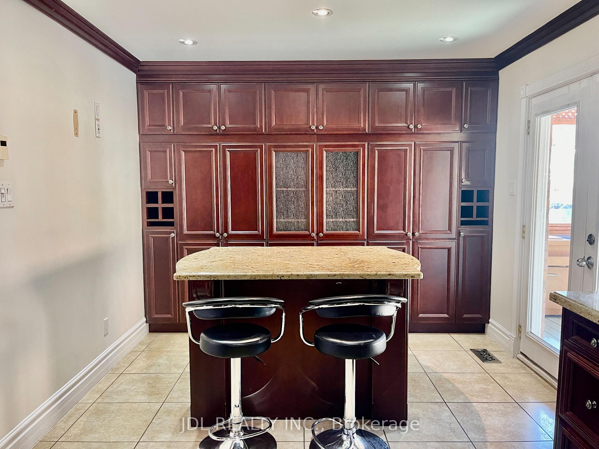 Photo 4 of 18 Findhorn Crescent, Vaughan, Maple — HOMEH