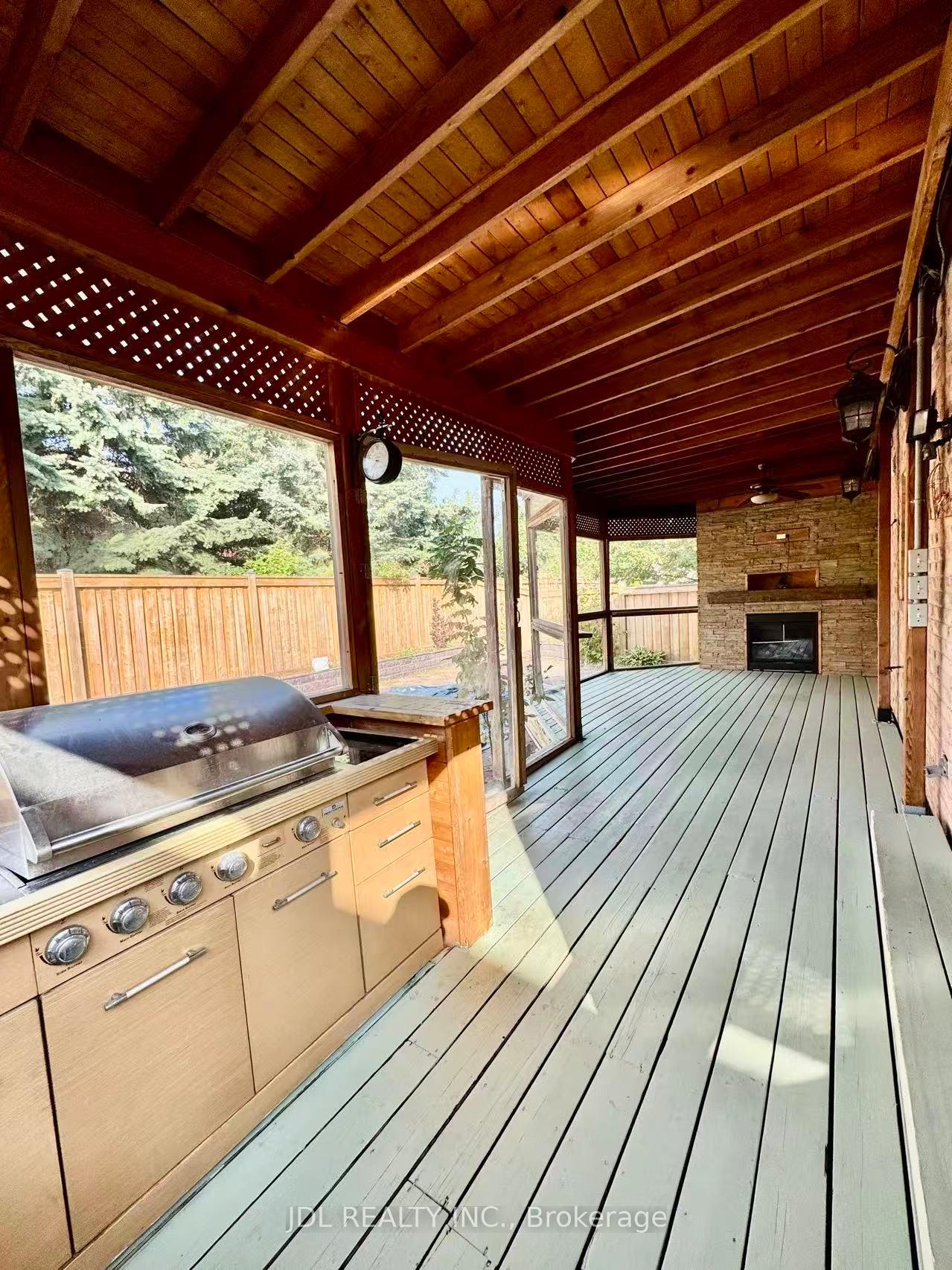 Photo 7 of 18 Findhorn Crescent, Vaughan, Maple — HOMEH