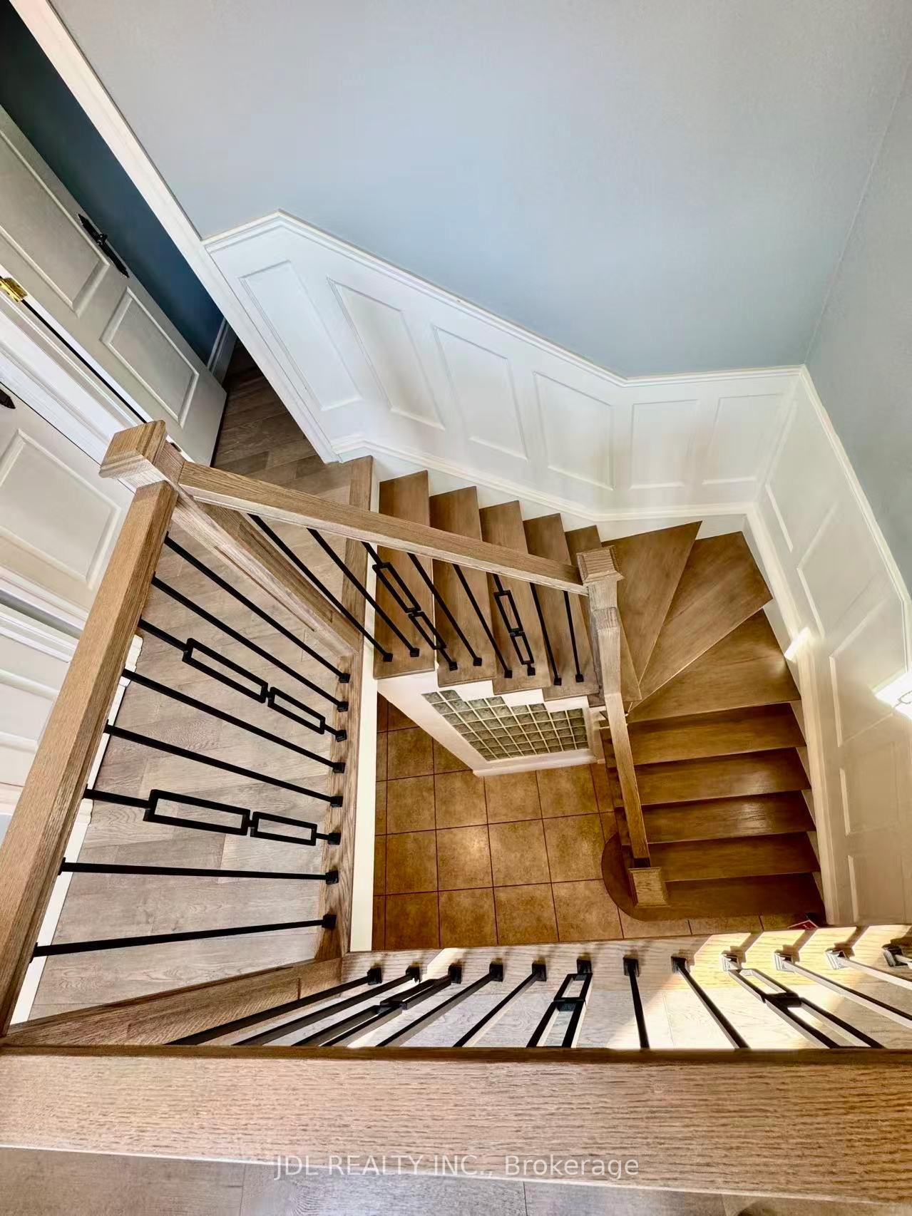 Photo 12 of 18 Findhorn Crescent, Vaughan, Maple — HOMEH