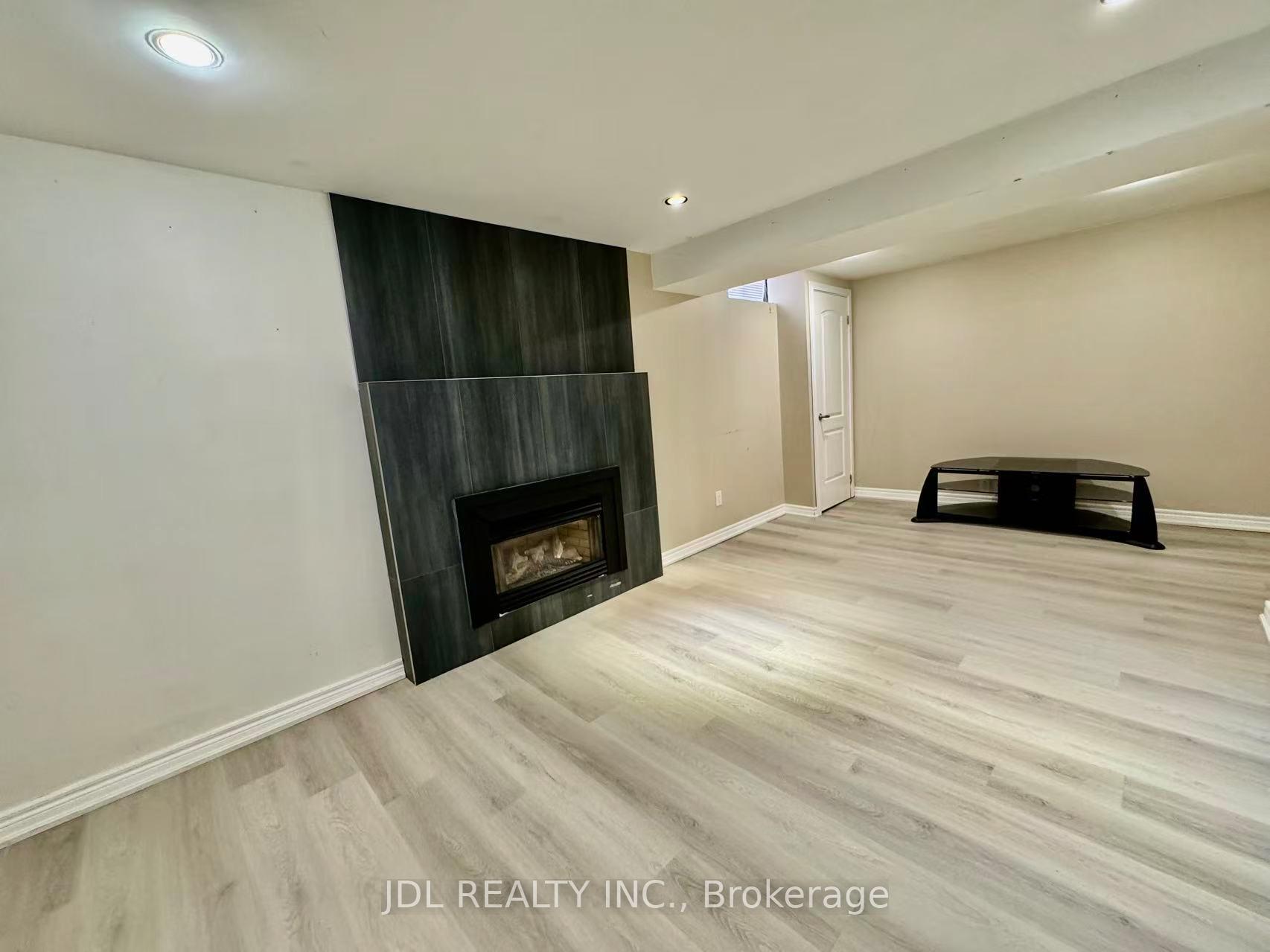 Photo 21 of 18 Findhorn Crescent, Vaughan, Maple — HOMEH