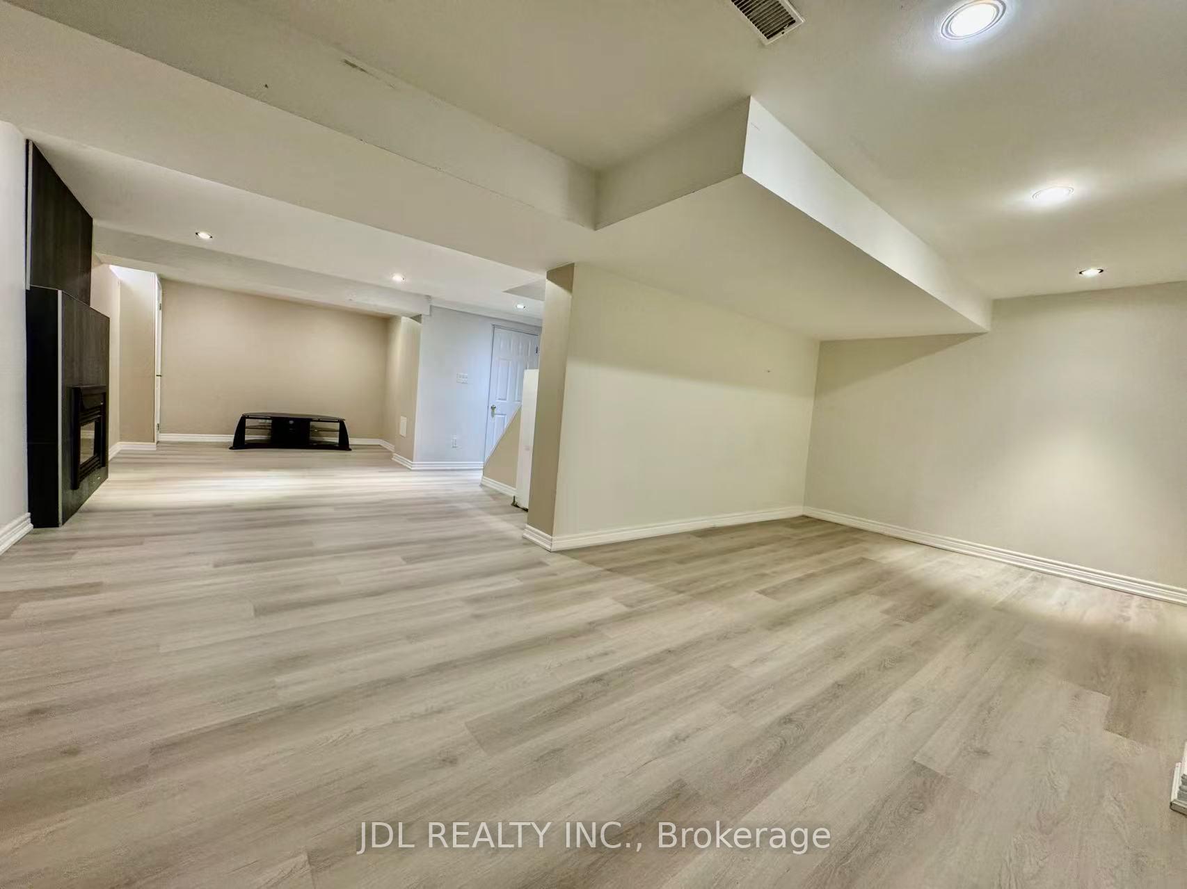 Photo 22 of 18 Findhorn Crescent, Vaughan, Maple — HOMEH