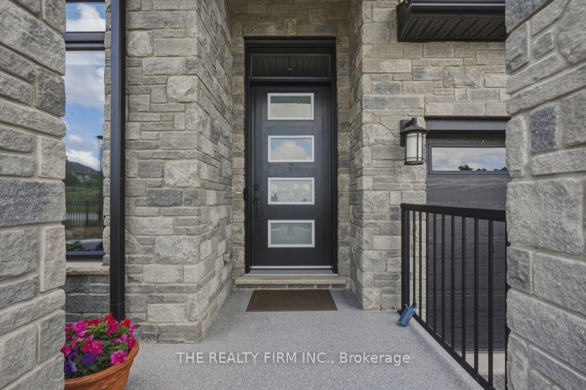 Photo 4 of Unit 1, 6990 Clayton Walk, London, South V — HOMEH