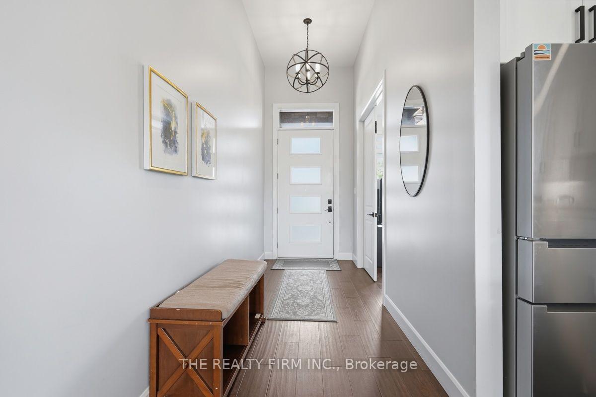 Photo 5 of Unit 1, 6990 Clayton Walk, London, South V — HOMEH