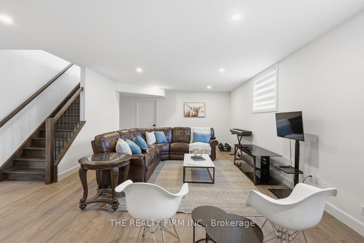 Photo 33 of Unit 1, 6990 Clayton Walk, London, South V — HOMEH
