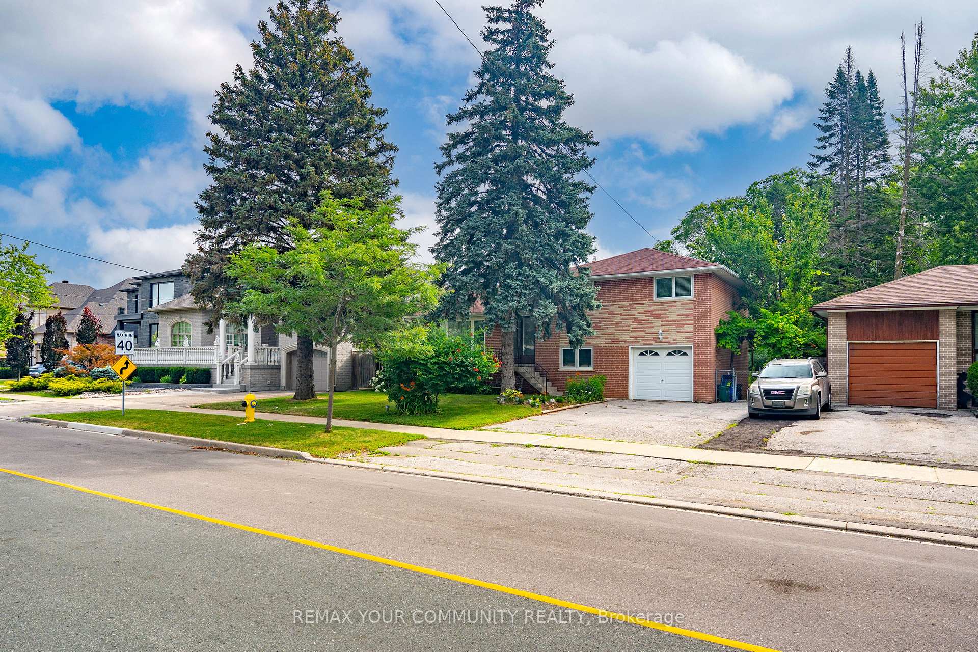 Photo 2 of 35 Netherford Road, Vaughan, Maple — HOMEH