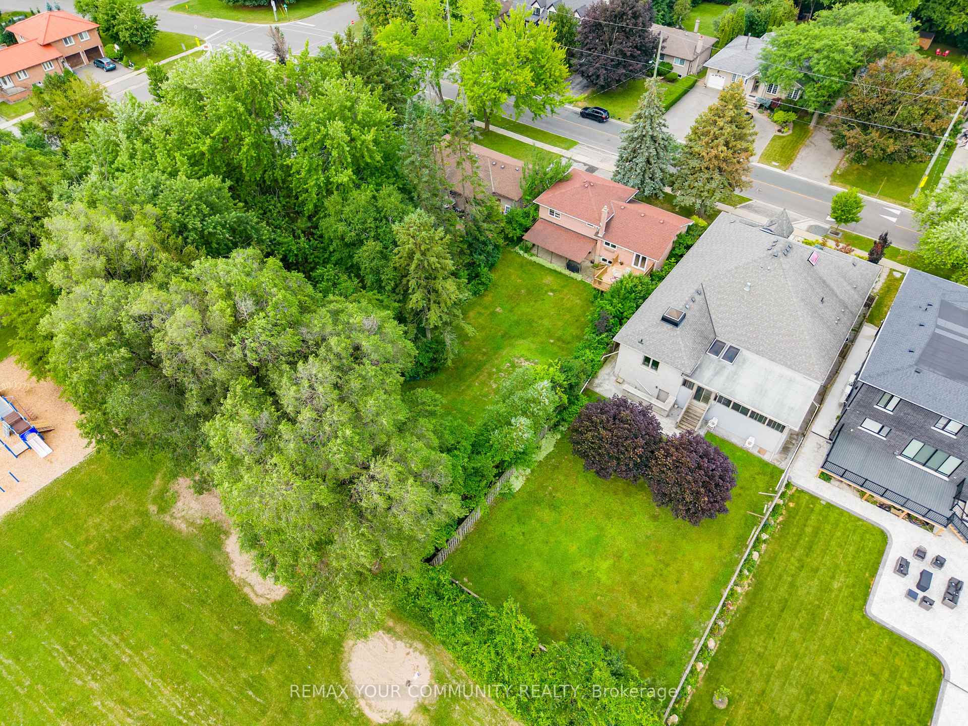 Photo 8 of 35 Netherford Road, Vaughan, Maple — HOMEH