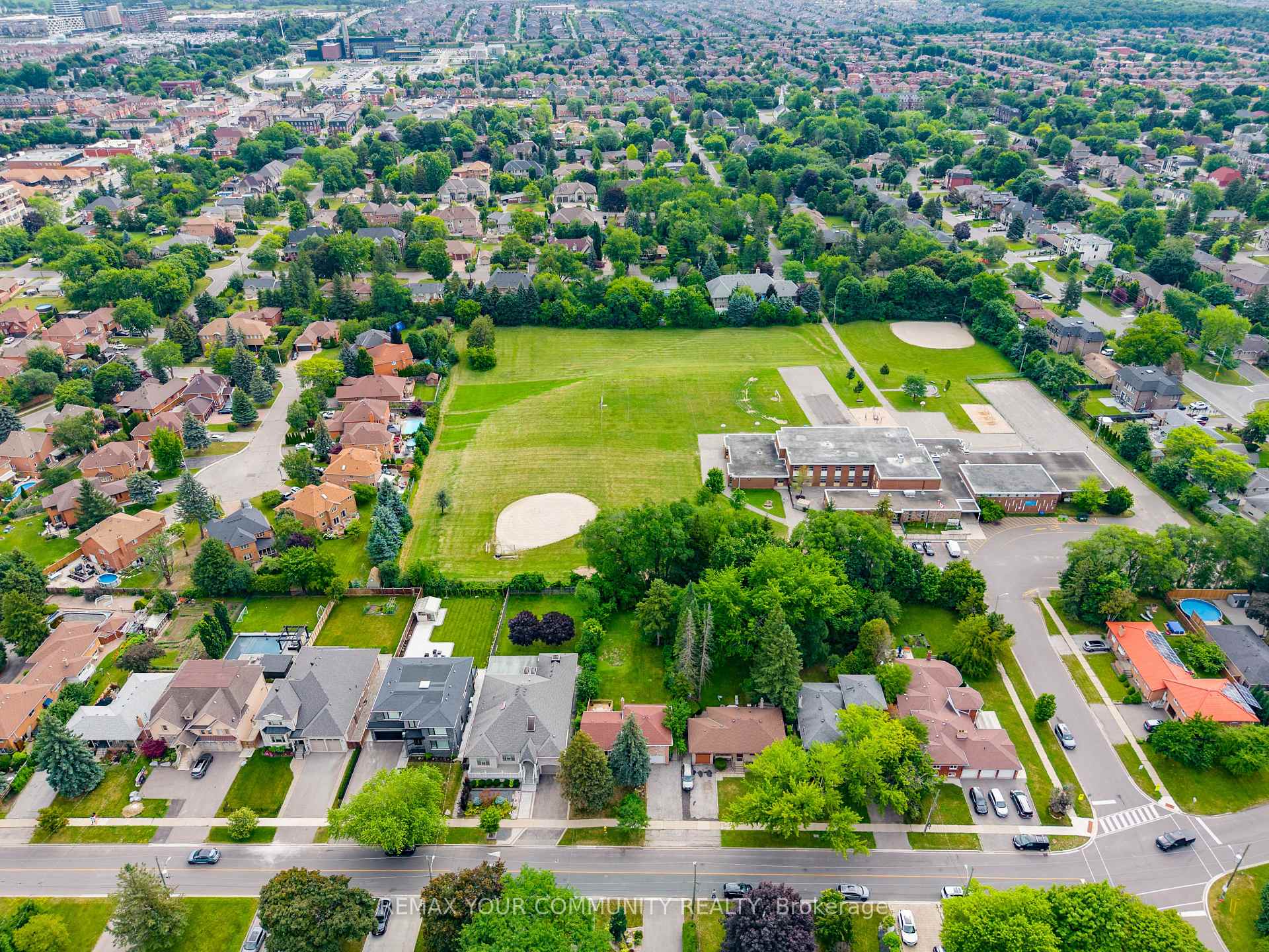 Photo 11 of 35 Netherford Road, Vaughan, Maple — HOMEH
